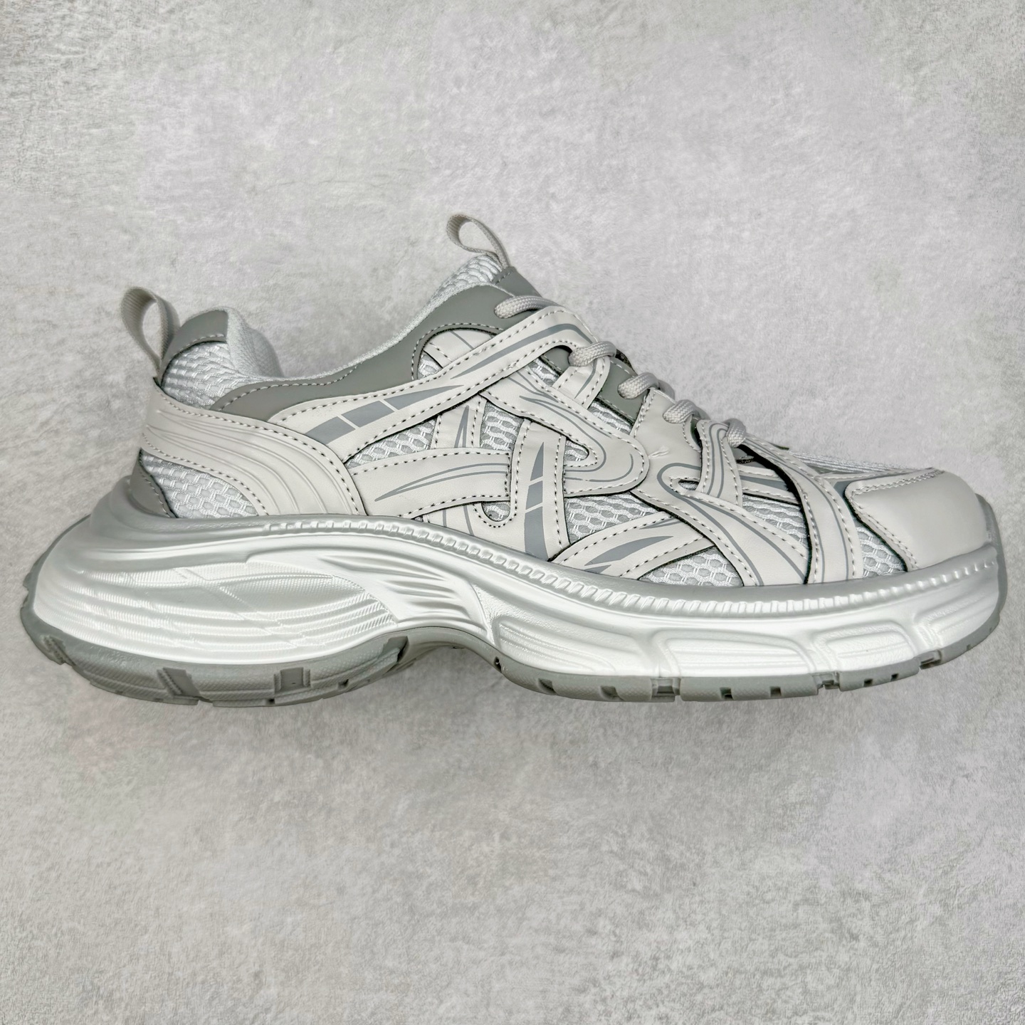 GG-CC Chunky Low白鹿同款独星球 2024新款GGCC低帮复古厚底增高老爹鞋 时髦look轻松定格 不费力展现率性氛围 原版正确大底 高档银盒 酷帅机能风不规则设计大底 8CM 增高厚底 大长腿既视感轻松拿捏 货号：G24X9833 尺码：35 36 37 38 39 40-选品中心