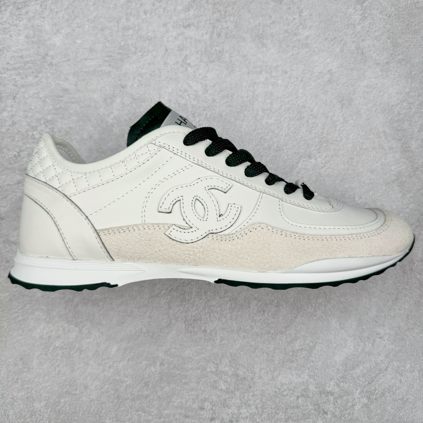 CHANEL香奈儿新款熊猫板鞋熊猫鞋 香奈儿2025ss火爆熊猫鞋🐼配色厚底休闲运动鞋板鞋✅ 【已有多位明星上脚】 专柜同步 专柜非常火爆 非常难买的一款鞋 全网最火的厚底熊猫鞋 可想而知小香控不可错过的 颜值与舒适并存的 简约百搭小白鞋 厚底**超级百搭,闭眼入😍谁穿谁好看 采用 :小牛皮进口羊皮里TPU原版大底‼️ 尺码:35 36 37 38 39 40-选品中心