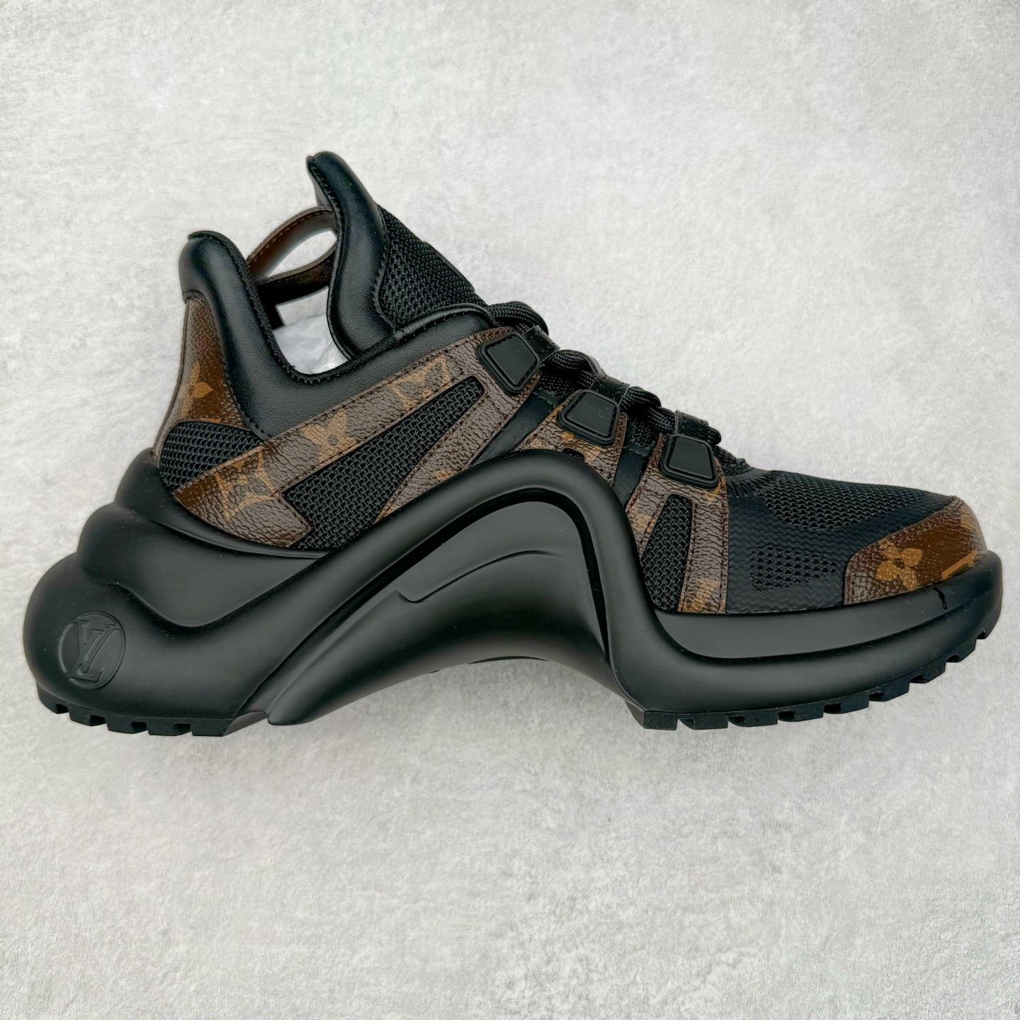 ＃纯原福利 Louis Vuitton Archlight Sneakers lv真皮拼色减震运动弓型舞蹈复古走秀老爹运动鞋 升级2023原装配件5D效果礼盒及全套原装配件包装物#支持感应NFC官网跳转#雪梨形超软沙绒纸团+细节制造精品#采用头层小牛皮革饰片#独立开发TPU回弹中底#组合TPR耐磨外底#超软皮内里脚垫❗ 尺码：35-39-选品中心