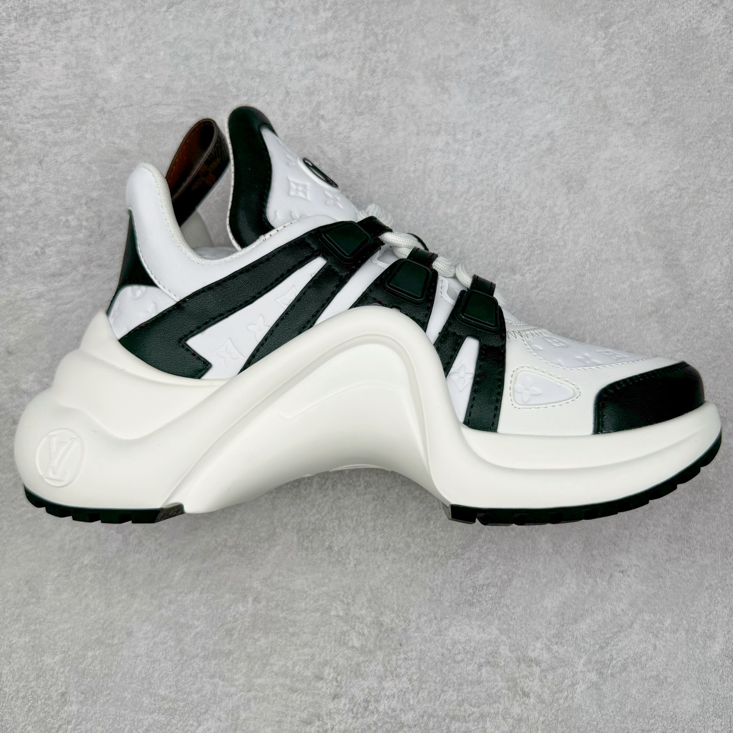 #纯原福利 Louis Vuitton Archlight Sneakers lv真皮拼色减震运动弓型舞蹈复古走秀老爹运动鞋 升级2023原装配件5D效果礼盒及全套原装配件包装物#支持感应NFC官网跳转#雪梨形超软沙绒纸团+细节制造精品#采用头层小牛皮革饰片#独立开发TPU回弹中底#组合TPR耐磨外底#超软皮内里脚垫❗ 尺码:35-39-选品中心