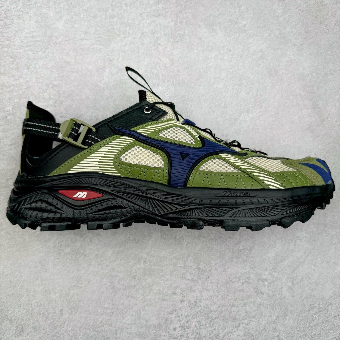 Mizuno Speed 2K 美津浓复古厚底织物合成革防滑耐磨透气低帮休闲跑步鞋 美津浓（Mizuno）是日本美津浓株式会社于1906年创立的运动品牌，经过一个多世纪的不断努力现已成为世界著名的运动器具、服装和鞋类生产商。美津浓力求服务于各类运动项目，并竭力使运动生活更加愉快和振奋。产品种类齐全，覆盖几乎全部主要运动项目，达到30万多个品类。尺码：36 36.5 37.5 38 38.5 39 40 40.5 41 42 42.5 43 44 44.5 45-选品中心