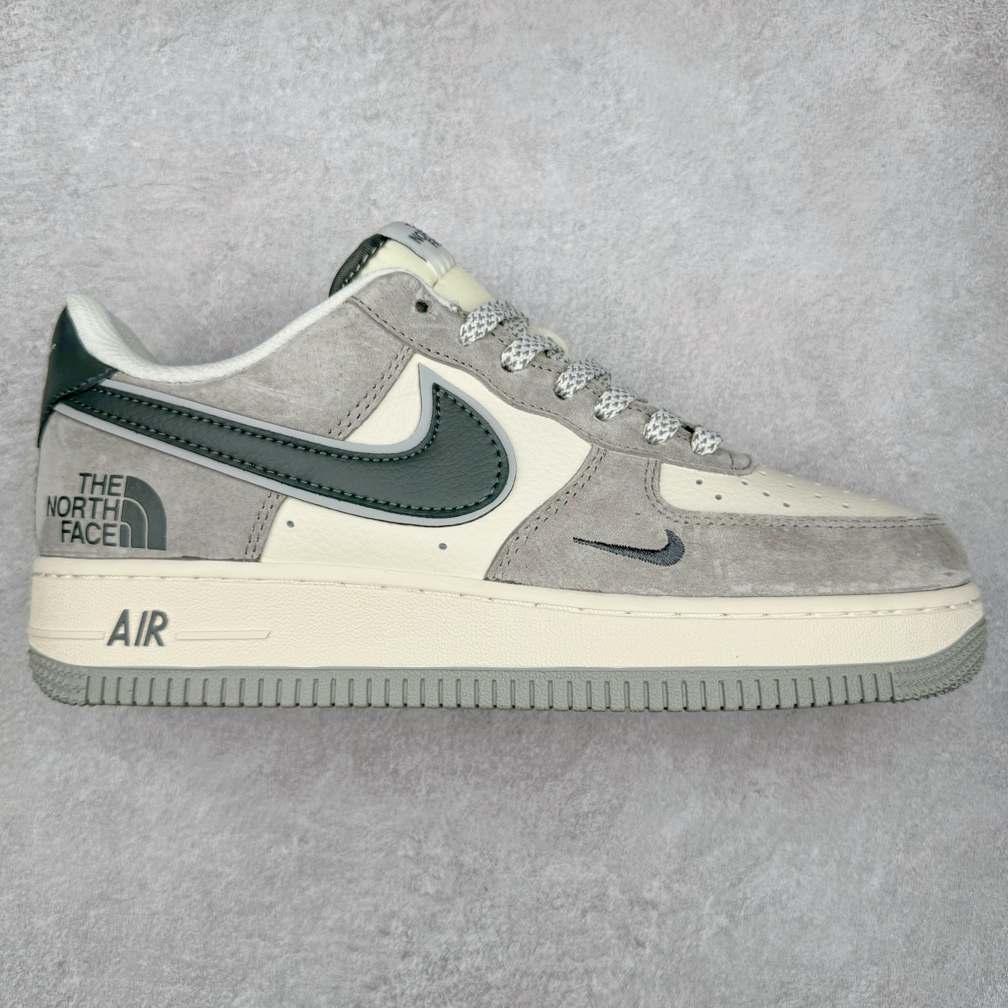 NK Air Force 1´07 Low 空军一号低帮百搭休闲运动板鞋 XZ6188-760 柔软、弹性十足的缓震性能和出色的中底设计 横跨复古与现代的外型结合 造就出风靡全球 三十多年的Force 1 直到今天还深受青睐 尺码:36 36.5 37.5 38 38.5 39 40 40.5 41 42 42.5 43 44 44.5 45-选品中心