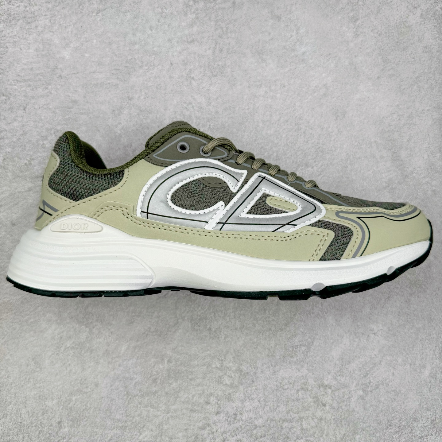 #福利特价 Dior B30 迪奥网眼织物低帮运动休闲鞋 该款系列采用黑网色眼织物白和色科技料面精心制 作饰以反光“CD30”图形标志 外格轻盈的刻雕效果橡胶鞋搭底配标志性点的缀提升格调 内弹部力细节塑造想理的舒适穿着体验可与各休式闲造型配搭 彰显尚时现代的运风动范 尺码:36 37 35 39 40 41 42 43 44 45-选品中心