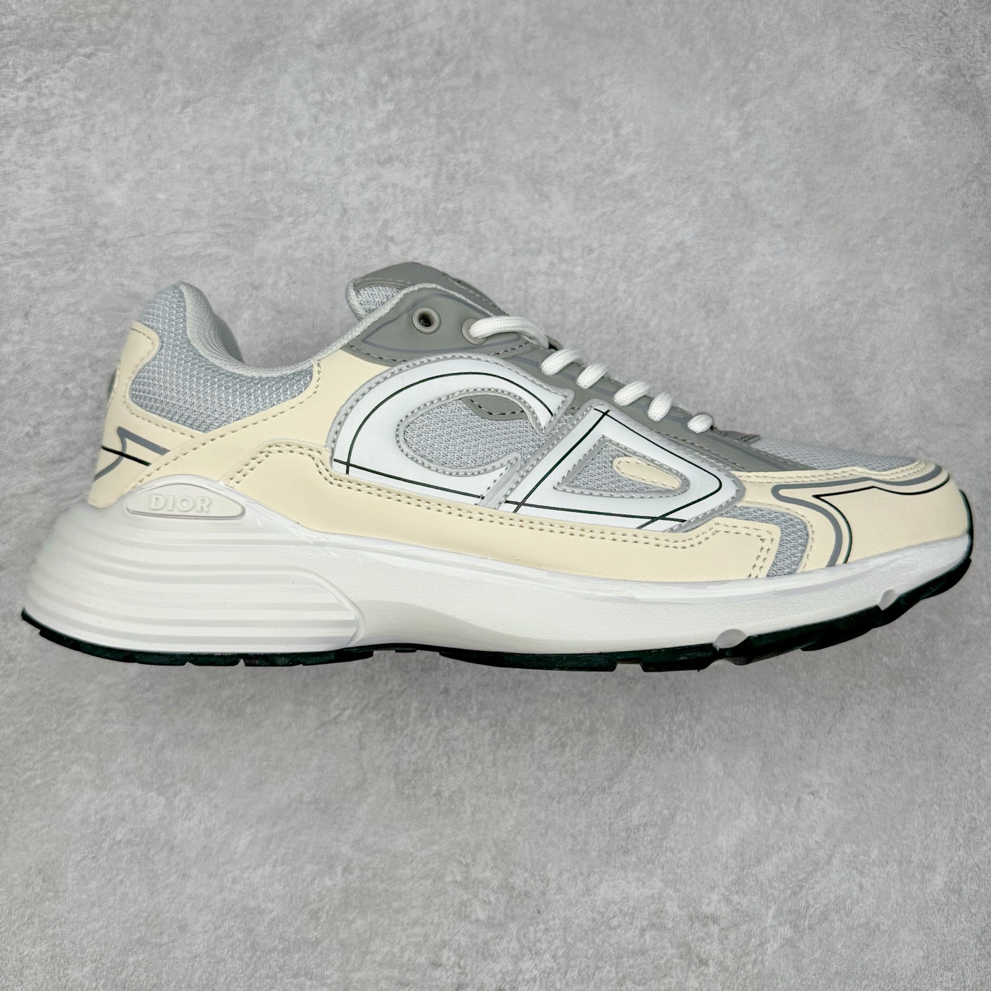 ＃福利特价 Dior B30 迪奥网眼织物低帮运动休闲鞋 该款系列采用黑网色眼织物白和色科技料面精心制 作饰以反光“CD30”图形标志 外格轻盈的刻雕效果橡胶鞋搭底配标志性点的缀提升格调 内弹部力细节塑造想理的舒适穿着体验可与各休式闲造型配搭 彰显尚时现代的运风动范 尺码：36 37 35 39 40 41 42 43 44 45-选品中心