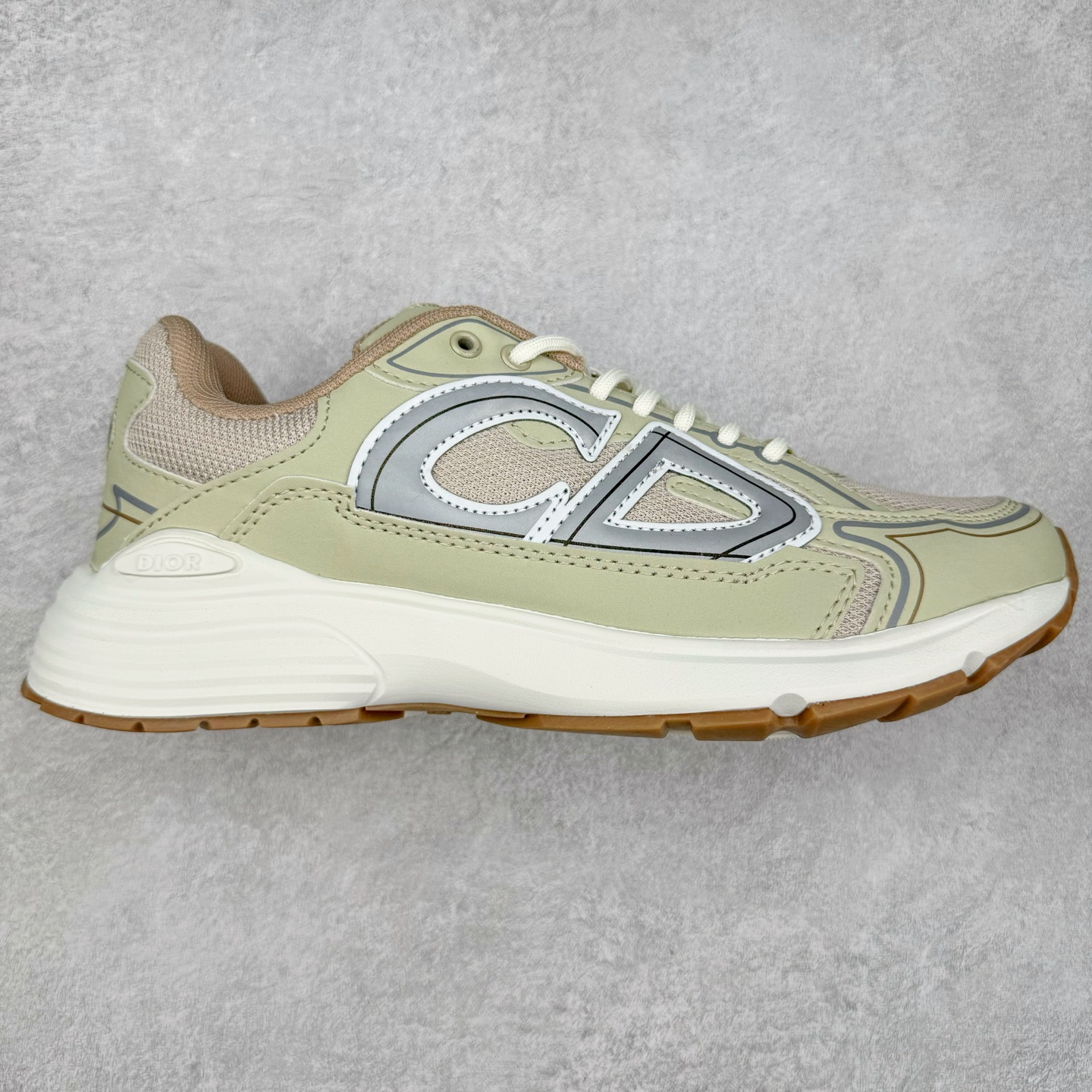 ＃福利特价 Dior B30 迪奥网眼织物低帮运动休闲鞋 该款系列采用黑网色眼织物白和色科技料面精心制 作饰以反光“CD30”图形标志 外格轻盈的刻雕效果橡胶鞋搭底配标志性点的缀提升格调 内弹部力细节塑造想理的舒适穿着体验可与各休式闲造型配搭 彰显尚时现代的运风动范 尺码：36 37 35 39 40 41 42 43 44 45-选品中心