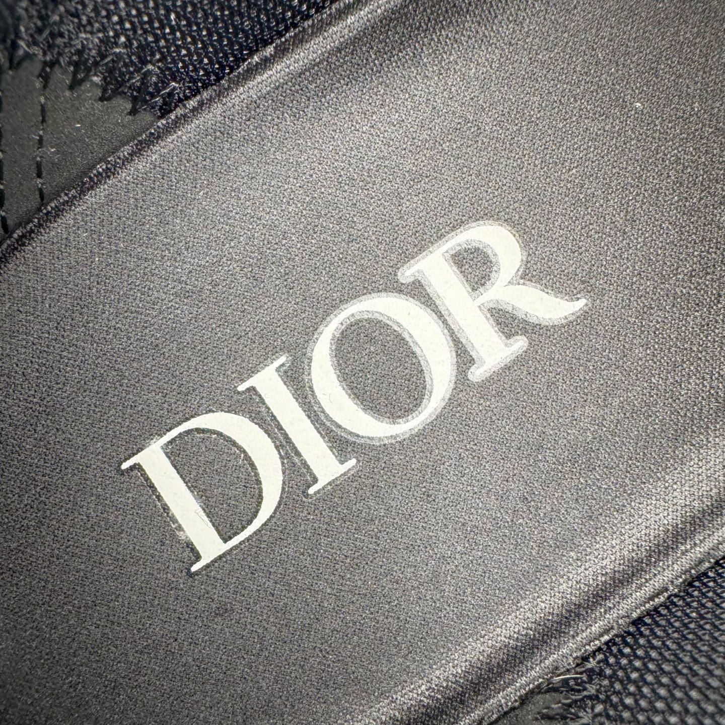图片[11]-＃ZC总裁 Dior B30 迪奥网眼织物低帮运动休闲鞋 原版开模 海淘专供品质同渠道货源 全套专柜原装配件 该款系列采用黑网色眼织物白和色科技料面精心制 作饰以反光“CD30”图形标志 外格轻盈的刻雕效果橡胶鞋搭底配标志性点的缀提升格调 内弹部力细节塑造想理的舒适穿着体验可与各休式闲造型配搭 彰显尚时现代的运风动范 正常尺码：39 40 41 42 43 44 45-选品中心