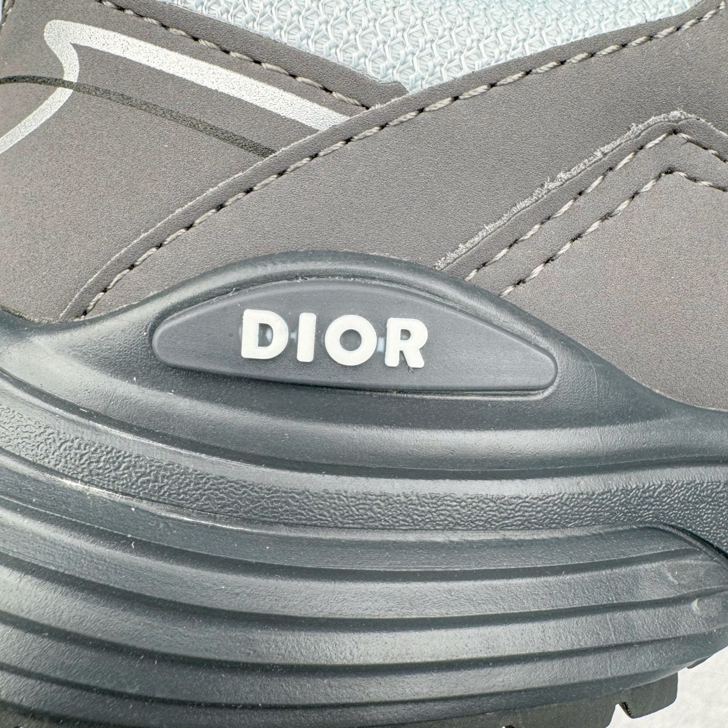 图片[16]-＃ZC总裁 Dior B30 迪奥网眼织物低帮运动休闲鞋 原版开模 海淘专供品质同渠道货源 全套专柜原装配件 该款系列采用黑网色眼织物白和色科技料面精心制 作饰以反光“CD30”图形标志 外格轻盈的刻雕效果橡胶鞋搭底配标志性点的缀提升格调 内弹部力细节塑造想理的舒适穿着体验可与各休式闲造型配搭 彰显尚时现代的运风动范 正常尺码：39 40 41 42 43 44 45-选品中心