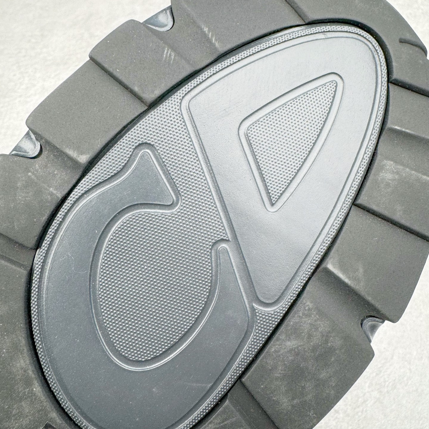 图片[19]-＃ZC总裁 Dior B30 迪奥网眼织物低帮运动休闲鞋 原版开模 海淘专供品质同渠道货源 全套专柜原装配件 该款系列采用黑网色眼织物白和色科技料面精心制 作饰以反光“CD30”图形标志 外格轻盈的刻雕效果橡胶鞋搭底配标志性点的缀提升格调 内弹部力细节塑造想理的舒适穿着体验可与各休式闲造型配搭 彰显尚时现代的运风动范 正常尺码：39 40 41 42 43 44 45-选品中心