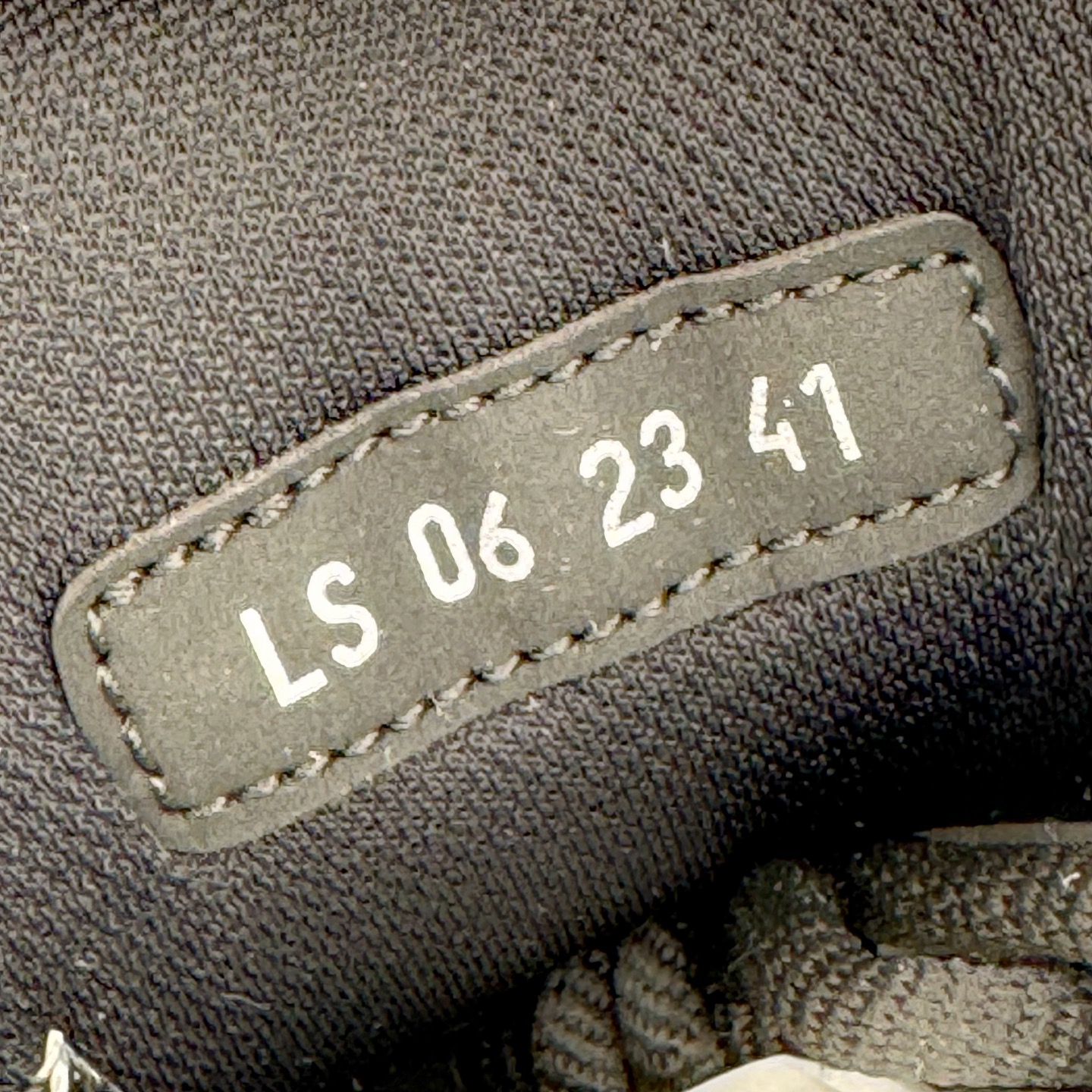 图片[12]-＃ZC总裁 Dior B30 迪奥网眼织物低帮运动休闲鞋 原版开模 海淘专供品质同渠道货源 全套专柜原装配件 该款系列采用黑网色眼织物白和色科技料面精心制 作饰以反光“CD30”图形标志 外格轻盈的刻雕效果橡胶鞋搭底配标志性点的缀提升格调 内弹部力细节塑造想理的舒适穿着体验可与各休式闲造型配搭 彰显尚时现代的运风动范 正常尺码：39 40 41 42 43 44 45-选品中心