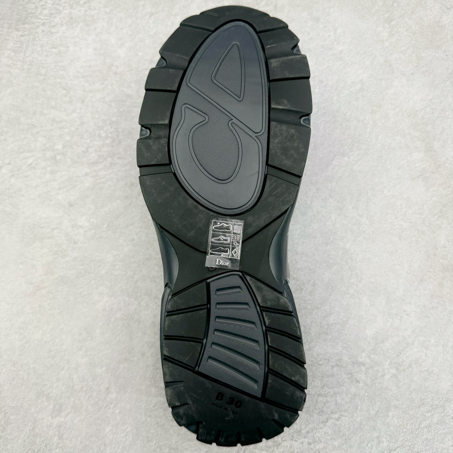 图片[9]-＃ZC总裁 Dior B30 迪奥网眼织物低帮运动休闲鞋 原版开模 海淘专供品质同渠道货源 全套专柜原装配件 该款系列采用黑网色眼织物白和色科技料面精心制 作饰以反光“CD30”图形标志 外格轻盈的刻雕效果橡胶鞋搭底配标志性点的缀提升格调 内弹部力细节塑造想理的舒适穿着体验可与各休式闲造型配搭 彰显尚时现代的运风动范 正常尺码：39 40 41 42 43 44 45-选品中心