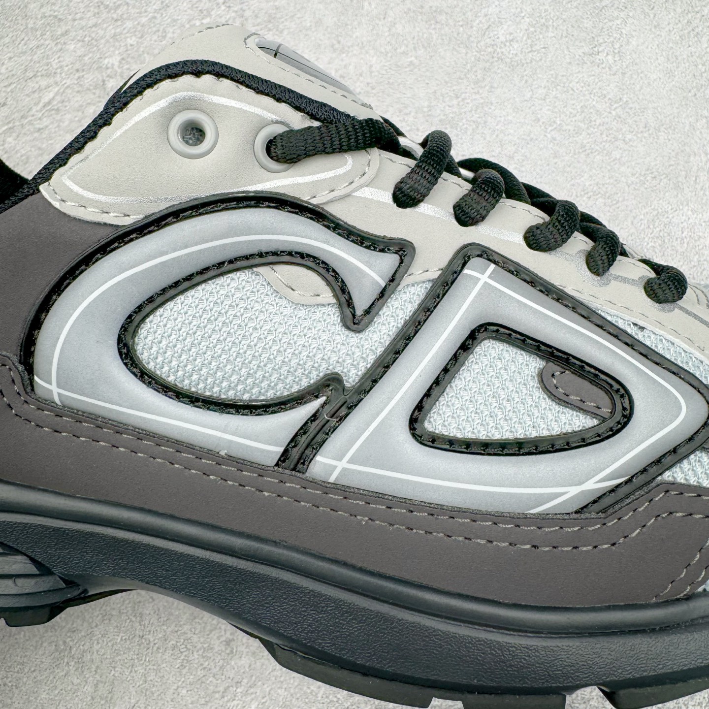 图片[18]-＃ZC总裁 Dior B30 迪奥网眼织物低帮运动休闲鞋 原版开模 海淘专供品质同渠道货源 全套专柜原装配件 该款系列采用黑网色眼织物白和色科技料面精心制 作饰以反光“CD30”图形标志 外格轻盈的刻雕效果橡胶鞋搭底配标志性点的缀提升格调 内弹部力细节塑造想理的舒适穿着体验可与各休式闲造型配搭 彰显尚时现代的运风动范 正常尺码：39 40 41 42 43 44 45-选品中心