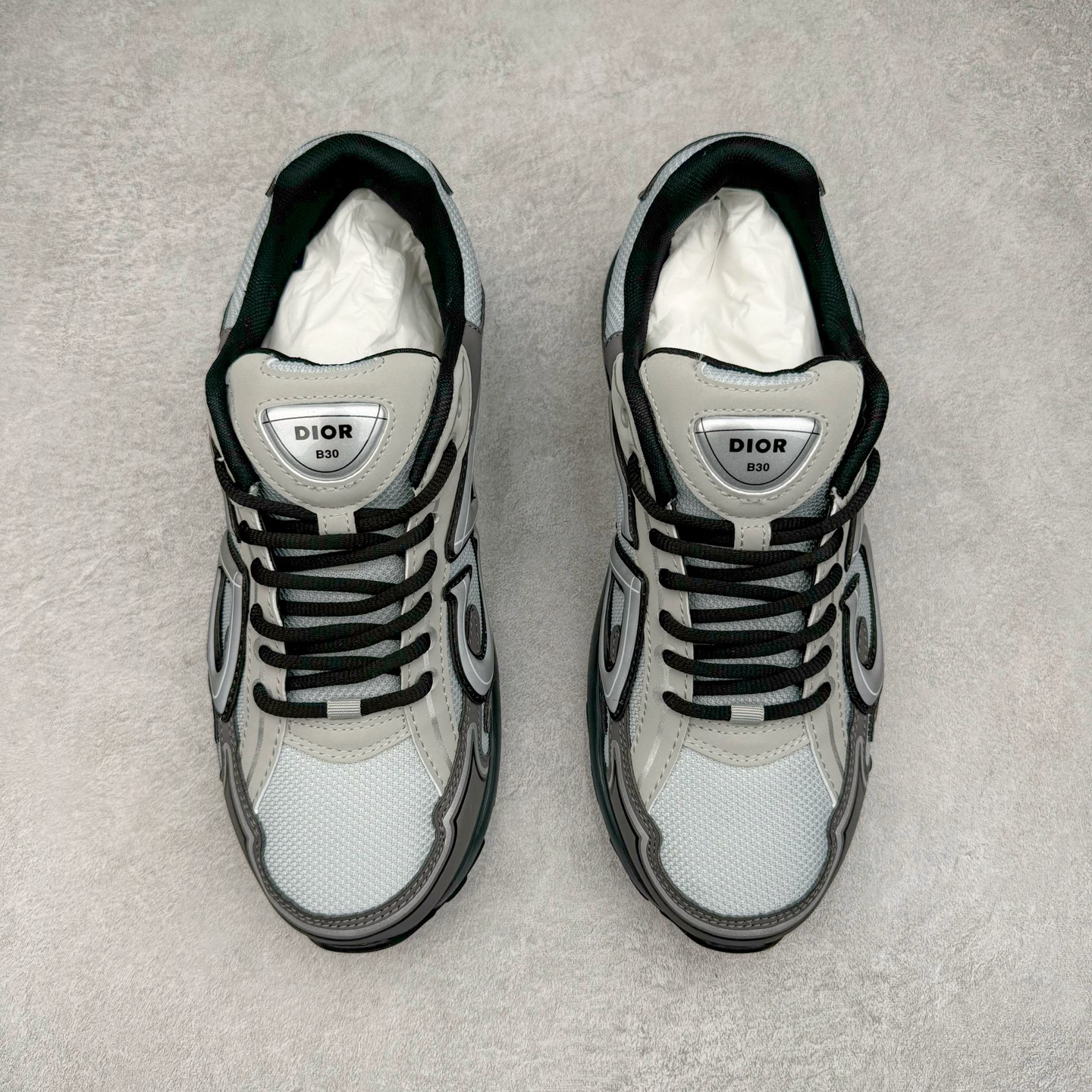 图片[2]-＃ZC总裁 Dior B30 迪奥网眼织物低帮运动休闲鞋 原版开模 海淘专供品质同渠道货源 全套专柜原装配件 该款系列采用黑网色眼织物白和色科技料面精心制 作饰以反光“CD30”图形标志 外格轻盈的刻雕效果橡胶鞋搭底配标志性点的缀提升格调 内弹部力细节塑造想理的舒适穿着体验可与各休式闲造型配搭 彰显尚时现代的运风动范 正常尺码：39 40 41 42 43 44 45-选品中心