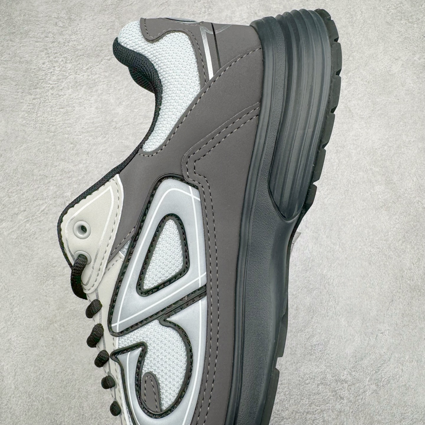 图片[7]-＃ZC总裁 Dior B30 迪奥网眼织物低帮运动休闲鞋 原版开模 海淘专供品质同渠道货源 全套专柜原装配件 该款系列采用黑网色眼织物白和色科技料面精心制 作饰以反光“CD30”图形标志 外格轻盈的刻雕效果橡胶鞋搭底配标志性点的缀提升格调 内弹部力细节塑造想理的舒适穿着体验可与各休式闲造型配搭 彰显尚时现代的运风动范 正常尺码：39 40 41 42 43 44 45-选品中心