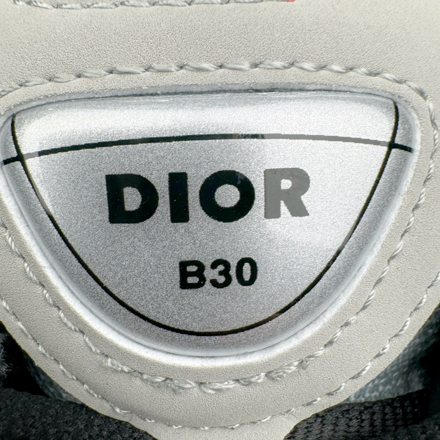 图片[13]-＃ZC总裁 Dior B30 迪奥网眼织物低帮运动休闲鞋 原版开模 海淘专供品质同渠道货源 全套专柜原装配件 该款系列采用黑网色眼织物白和色科技料面精心制 作饰以反光“CD30”图形标志 外格轻盈的刻雕效果橡胶鞋搭底配标志性点的缀提升格调 内弹部力细节塑造想理的舒适穿着体验可与各休式闲造型配搭 彰显尚时现代的运风动范 正常尺码：39 40 41 42 43 44 45-选品中心