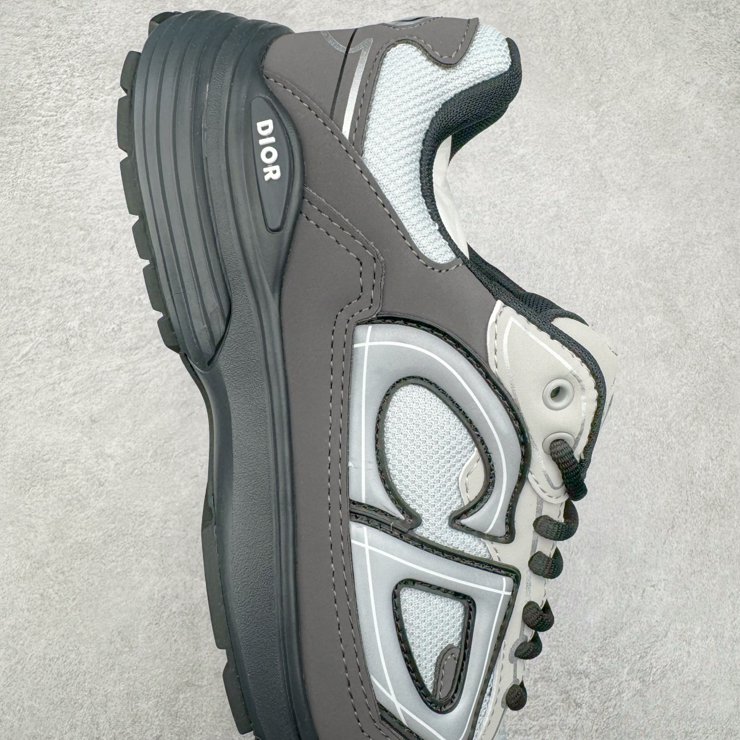 图片[6]-＃ZC总裁 Dior B30 迪奥网眼织物低帮运动休闲鞋 原版开模 海淘专供品质同渠道货源 全套专柜原装配件 该款系列采用黑网色眼织物白和色科技料面精心制 作饰以反光“CD30”图形标志 外格轻盈的刻雕效果橡胶鞋搭底配标志性点的缀提升格调 内弹部力细节塑造想理的舒适穿着体验可与各休式闲造型配搭 彰显尚时现代的运风动范 正常尺码：39 40 41 42 43 44 45-选品中心