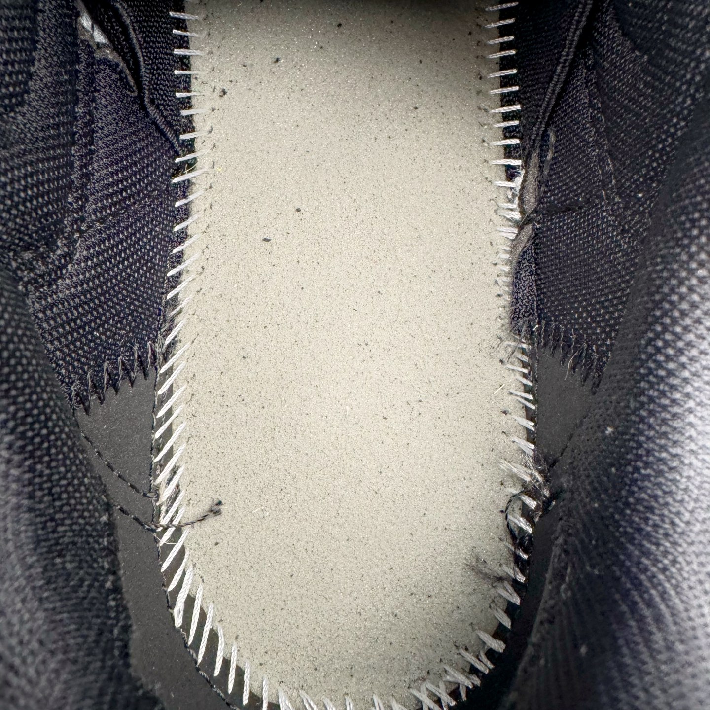 图片[10]-＃ZC总裁 Dior B30 迪奥网眼织物低帮运动休闲鞋 原版开模 海淘专供品质同渠道货源 全套专柜原装配件 该款系列采用黑网色眼织物白和色科技料面精心制 作饰以反光“CD30”图形标志 外格轻盈的刻雕效果橡胶鞋搭底配标志性点的缀提升格调 内弹部力细节塑造想理的舒适穿着体验可与各休式闲造型配搭 彰显尚时现代的运风动范 正常尺码：39 40 41 42 43 44 45-选品中心