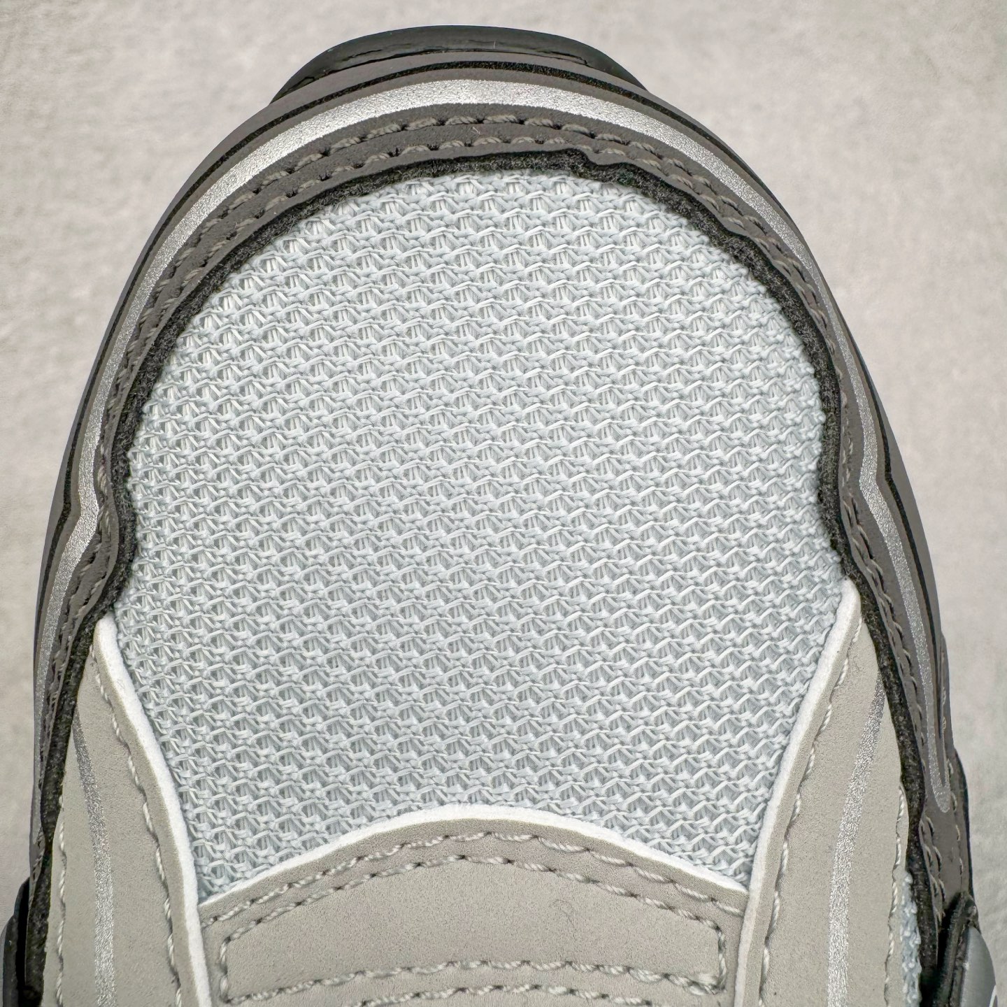 图片[14]-＃ZC总裁 Dior B30 迪奥网眼织物低帮运动休闲鞋 原版开模 海淘专供品质同渠道货源 全套专柜原装配件 该款系列采用黑网色眼织物白和色科技料面精心制 作饰以反光“CD30”图形标志 外格轻盈的刻雕效果橡胶鞋搭底配标志性点的缀提升格调 内弹部力细节塑造想理的舒适穿着体验可与各休式闲造型配搭 彰显尚时现代的运风动范 正常尺码：39 40 41 42 43 44 45-选品中心