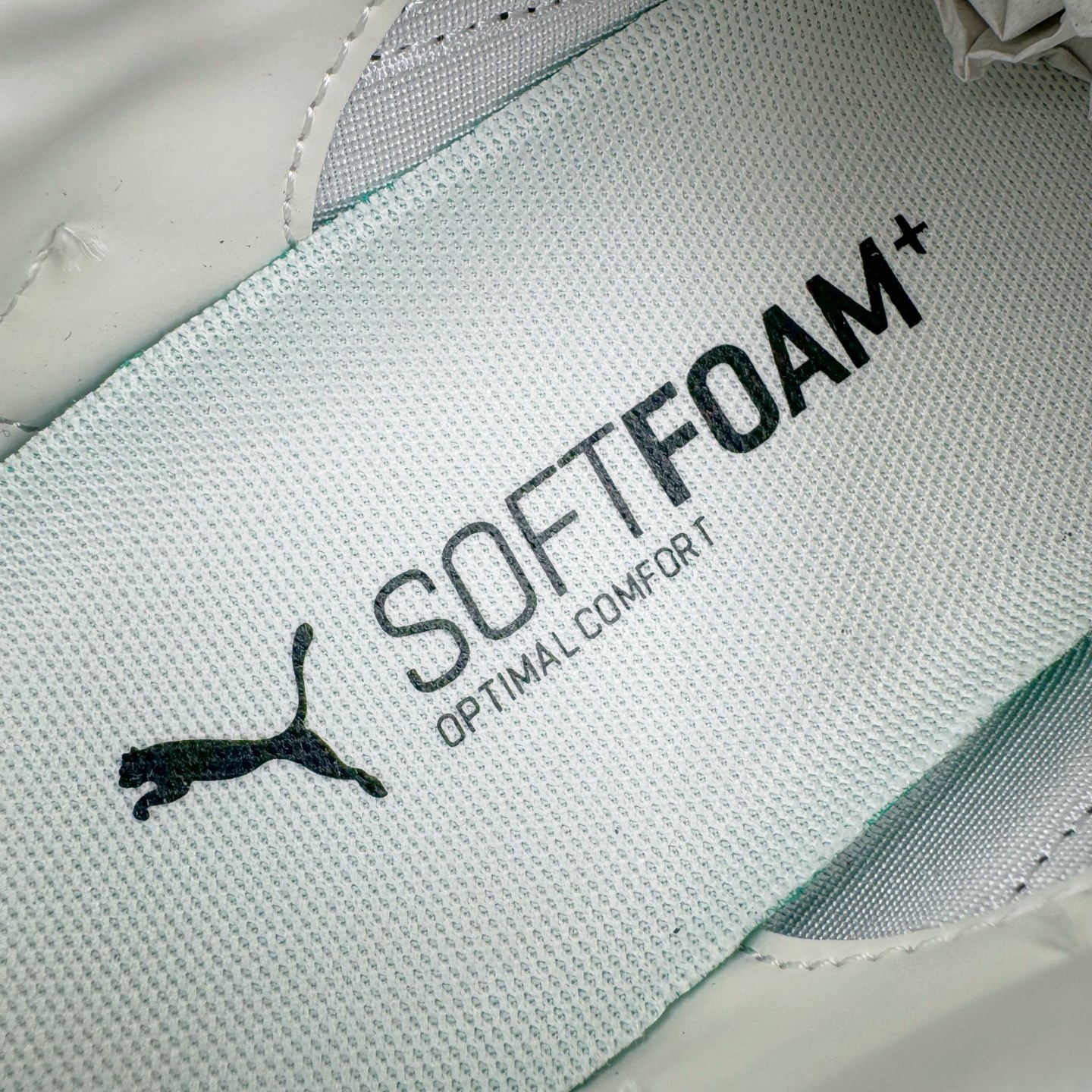 图片[12]-＃M纯原 PUMA Bella UT Low 彪马贝拉UT系列低帮薄底德训复古风经典百搭休闲慢跑鞋 继将 Speedcat OG 带回后，近日 Puma 再以品牌档案室的经典鞋型 Bella OG 为蓝本，推出契合时下薄底球鞋趋势的 Bella UT 鞋款。自 21 世纪初问世以来，Bella OG 鞋型以其独特的薄底设计和上翻外底设计收获了众多年轻拥趸，更是 PUMA DNA 中不可磨灭的经典。此番重新推出的 Bella UT 鞋款，整体鞋面采用上乘皮革材质，并延续 Formstrip 设计语言；鞋头处采用精致的包头设计，搭配麂皮材质提升质感；鞋底部分保留 Bella 鞋款标志性的薄底和点状橡胶外底，上翘的设计包裹鞋面；鞋舌与鞋跟分别点缀美洲狮 Logo 与品牌字母 Logo。值得一提的是，本次 Bella UT 鞋款搭载 SOFTFOAM+ 鞋垫，兼顾美学设计与穿着舒适度。而配色上则提供白、黄、蓝、银、粉五款颜色。尺码：36 37 37.5 38 39 39.5 40 40.5 41 42 42.5 43 44 44.5-选品中心