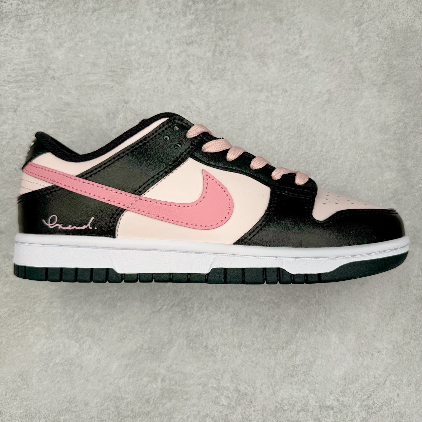 ＃YC纯原 NK Dunk Low 莓果特调 CW1590-100 定制系列天花板 无原鞋不开发 全系列得物原鞋一比一校对开发 配色持续更新中 终端对接 优势输出 全套原厂楦头原纸板数据档案倾力打造 原汁原味莞产 极致还原 圈内最强针车工艺 高端零售指定版 广东原厂配套原盒原标 鞋盒分三个尺码段 原厂冲刀 超高清洁度 全鞋零毛边皮料切割 采用原厂百宏鞋带以及原厂百宏织唛舌标 内标可供原厂几率过验 进口原装条纹中底布 四线拉帮白色点胶 原厂拉帮手法遵循公司 原厂电绣 极致还原 尺码：35.5 36 36.5 37.5 38 38.5 39 40-选品中心