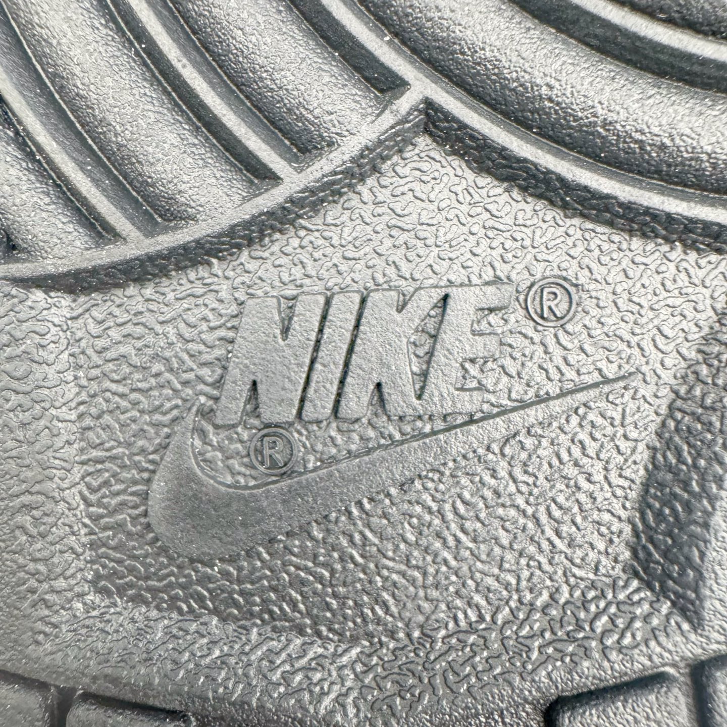 图片[20]-＃YC纯原 NK Dunk Low 莓果特调 CW1590-100 定制系列天花板 无原鞋不开发 全系列得物原鞋一比一校对开发 配色持续更新中 终端对接 优势输出 全套原厂楦头原纸板数据档案倾力打造 原汁原味莞产 极致还原 圈内最强针车工艺 高端零售指定版 广东原厂配套原盒原标 鞋盒分三个尺码段 原厂冲刀 超高清洁度 全鞋零毛边皮料切割 采用原厂百宏鞋带以及原厂百宏织唛舌标 内标可供原厂几率过验 进口原装条纹中底布 四线拉帮白色点胶 原厂拉帮手法遵循公司 原厂电绣 极致还原 尺码：35.5 36 36.5 37.5 38 38.5 39 40-选品中心