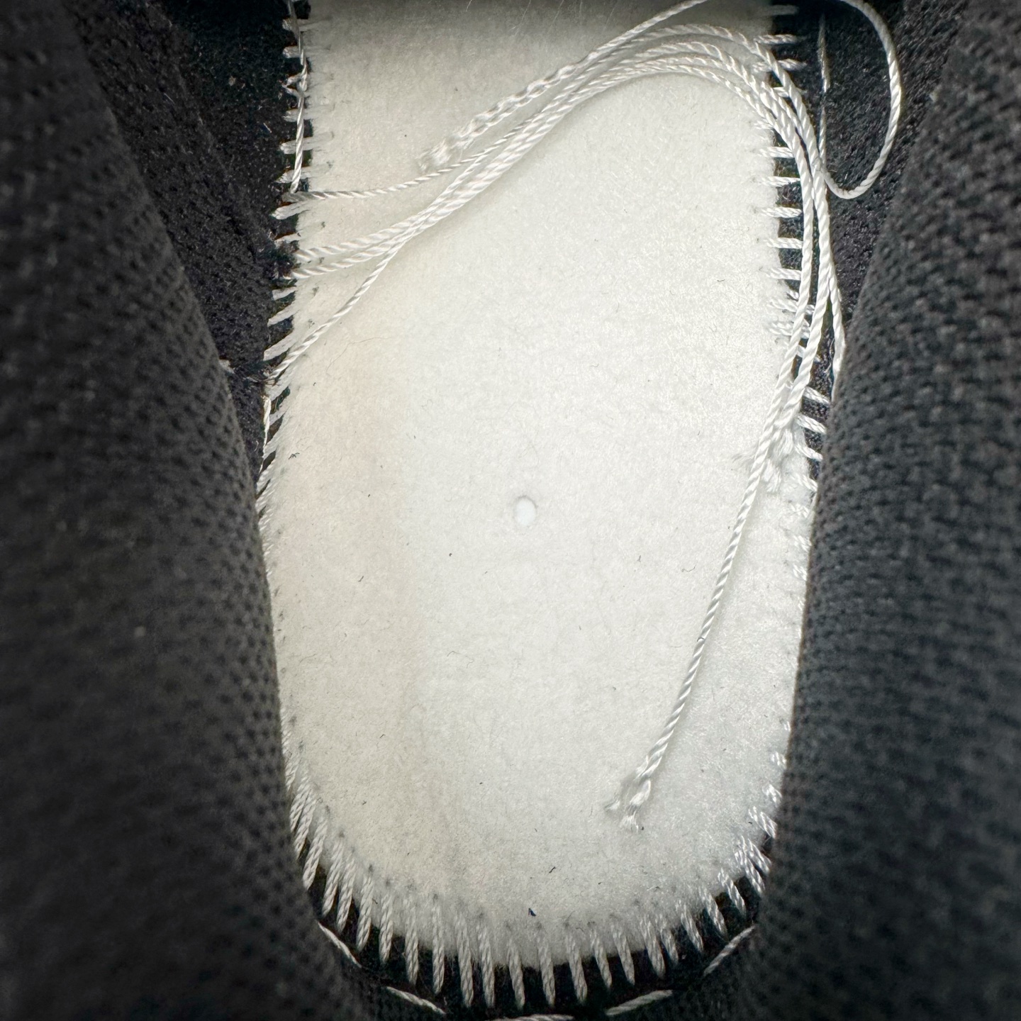 图片[11]-＃YC纯原 NK Dunk Low 莓果特调 CW1590-100 定制系列天花板 无原鞋不开发 全系列得物原鞋一比一校对开发 配色持续更新中 终端对接 优势输出 全套原厂楦头原纸板数据档案倾力打造 原汁原味莞产 极致还原 圈内最强针车工艺 高端零售指定版 广东原厂配套原盒原标 鞋盒分三个尺码段 原厂冲刀 超高清洁度 全鞋零毛边皮料切割 采用原厂百宏鞋带以及原厂百宏织唛舌标 内标可供原厂几率过验 进口原装条纹中底布 四线拉帮白色点胶 原厂拉帮手法遵循公司 原厂电绣 极致还原 尺码：35.5 36 36.5 37.5 38 38.5 39 40-选品中心