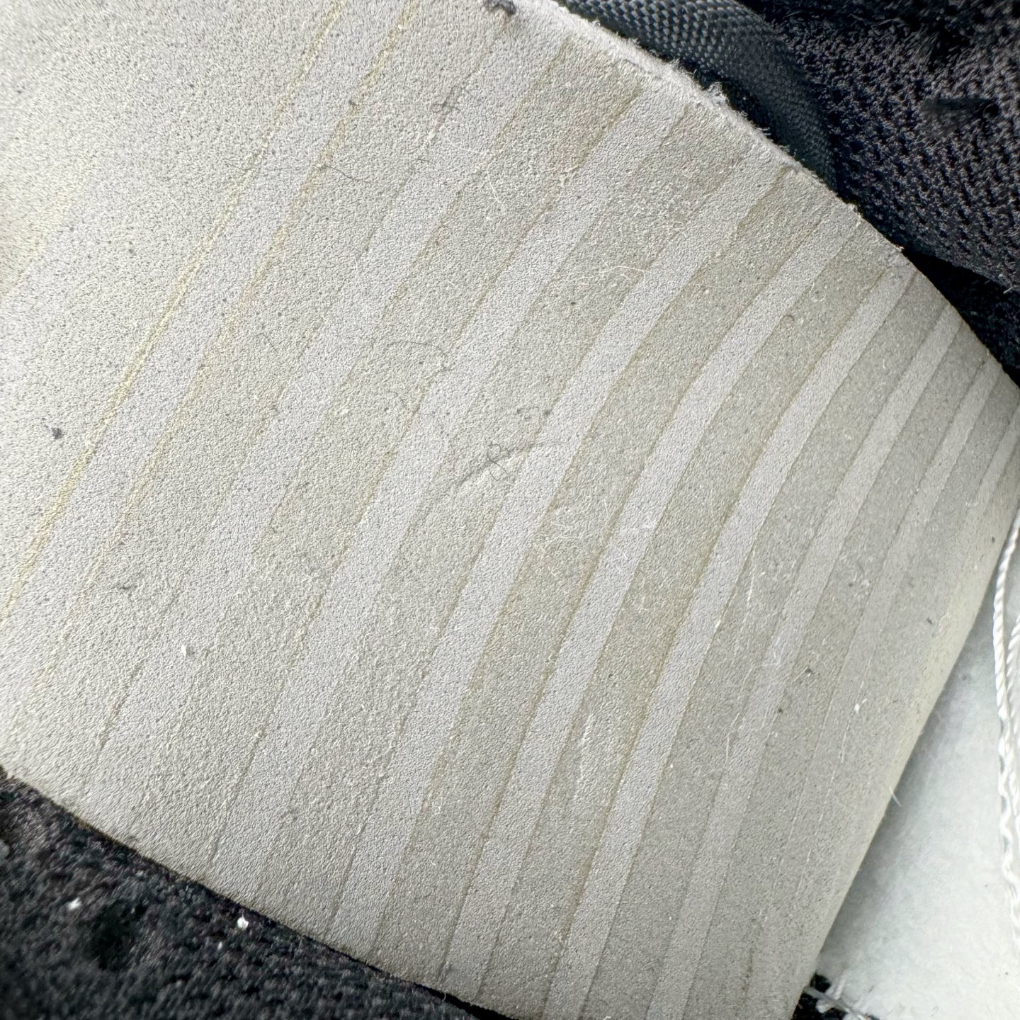 图片[10]-＃YC纯原 NK Dunk Low 莓果特调 CW1590-100 定制系列天花板 无原鞋不开发 全系列得物原鞋一比一校对开发 配色持续更新中 终端对接 优势输出 全套原厂楦头原纸板数据档案倾力打造 原汁原味莞产 极致还原 圈内最强针车工艺 高端零售指定版 广东原厂配套原盒原标 鞋盒分三个尺码段 原厂冲刀 超高清洁度 全鞋零毛边皮料切割 采用原厂百宏鞋带以及原厂百宏织唛舌标 内标可供原厂几率过验 进口原装条纹中底布 四线拉帮白色点胶 原厂拉帮手法遵循公司 原厂电绣 极致还原 尺码：35.5 36 36.5 37.5 38 38.5 39 40-选品中心