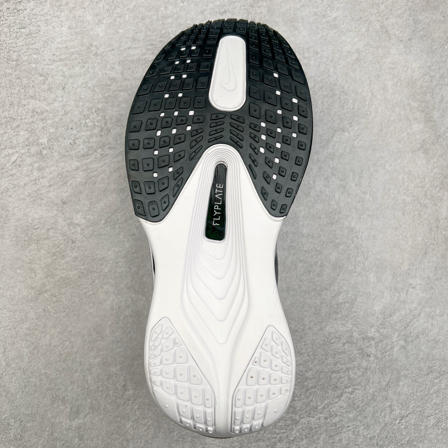 图片[9]-NK ZoomX Invincible Run Flyknit 6 轻量跑鞋 飞织低帮休闲运动慢跑鞋 厚底增高 老爹鞋 此鞋专为短跑运动员而生 是为 5 至 10 公里距离的赛事和训练打造 整体设计采用流线型的轻质工程网眼材质构成鞋面 并与其他 Running 旗舰鞋款同样搭载全脚掌 ZoomX 缓冲中底 搭配 Pebax 物料与橡胶外底 ZoomX StreakFly 首发配色以Prototype呈现 其灵感是来自开发期间的磨损测试 透过编号的标记与内侧的预期跑步距离突出研发过程 货号： FN8454-001 尺码：36 36.5 37.5 38 38.5 39 40 40.5 41 42 42.5 43 44 45-选品中心