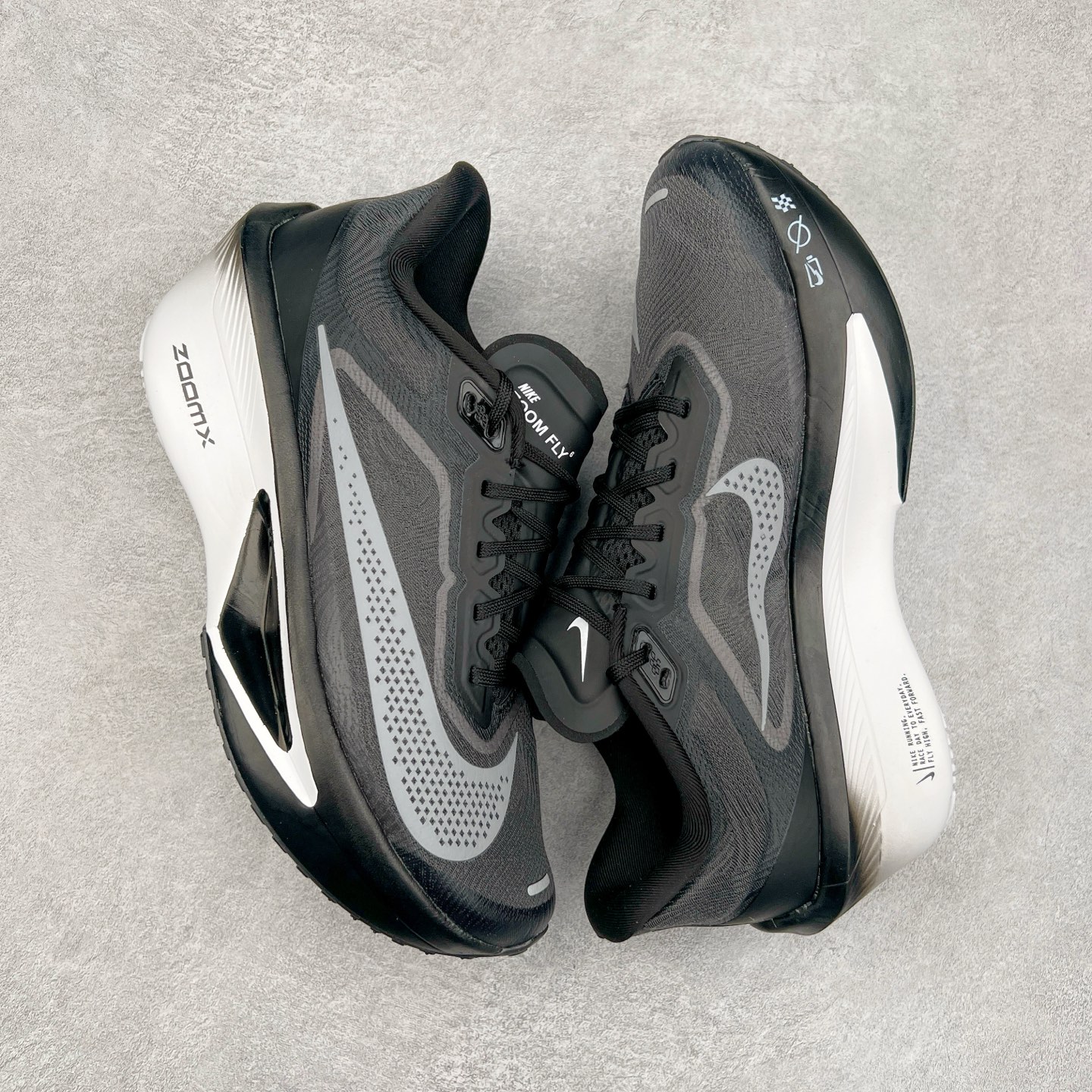 图片[3]-NK ZoomX Invincible Run Flyknit 6 轻量跑鞋 飞织低帮休闲运动慢跑鞋 厚底增高 老爹鞋 此鞋专为短跑运动员而生 是为 5 至 10 公里距离的赛事和训练打造 整体设计采用流线型的轻质工程网眼材质构成鞋面 并与其他 Running 旗舰鞋款同样搭载全脚掌 ZoomX 缓冲中底 搭配 Pebax 物料与橡胶外底 ZoomX StreakFly 首发配色以Prototype呈现 其灵感是来自开发期间的磨损测试 透过编号的标记与内侧的预期跑步距离突出研发过程 货号： FN8454-001 尺码：36 36.5 37.5 38 38.5 39 40 40.5 41 42 42.5 43 44 45-选品中心