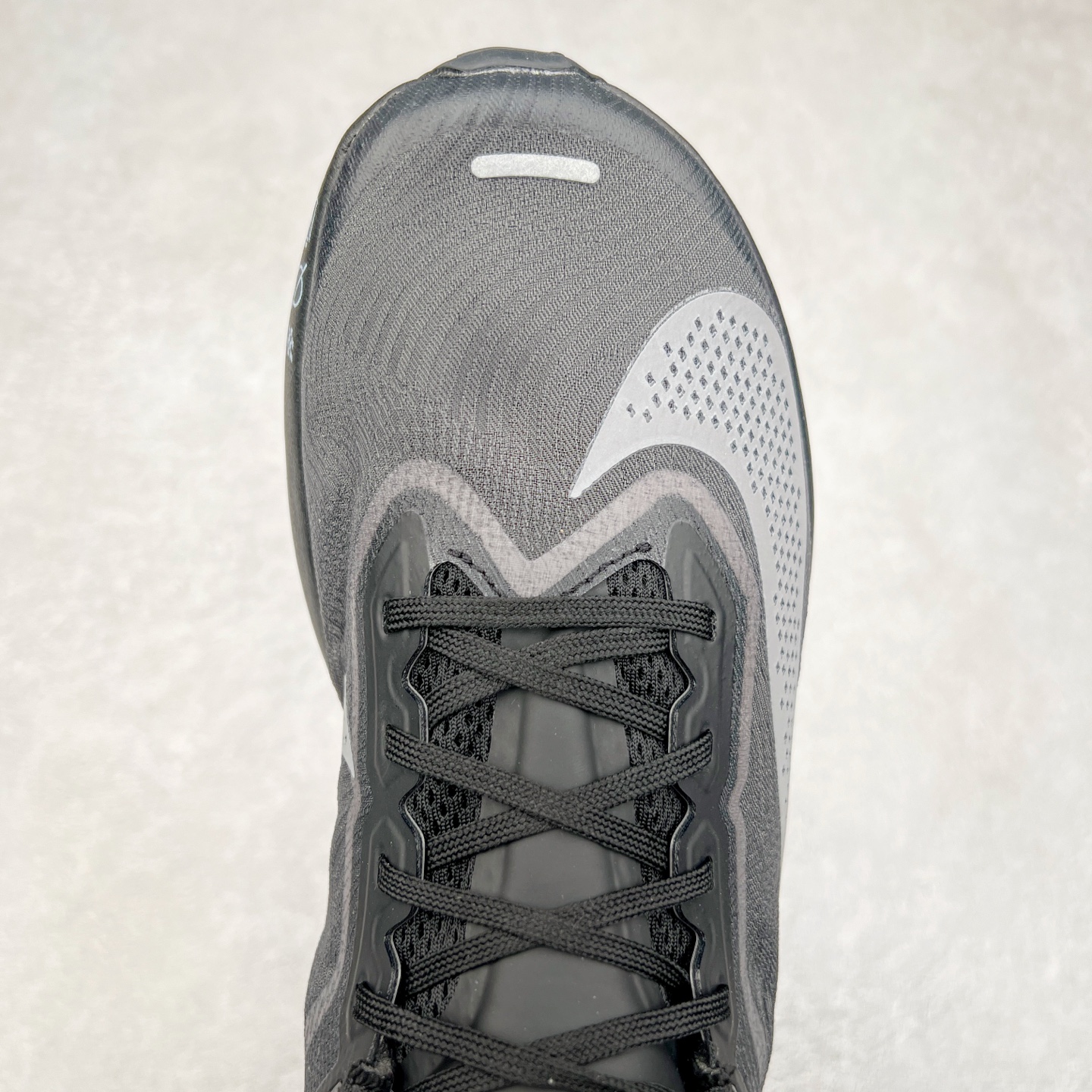 图片[4]-NK ZoomX Invincible Run Flyknit 6 轻量跑鞋 飞织低帮休闲运动慢跑鞋 厚底增高 老爹鞋 此鞋专为短跑运动员而生 是为 5 至 10 公里距离的赛事和训练打造 整体设计采用流线型的轻质工程网眼材质构成鞋面 并与其他 Running 旗舰鞋款同样搭载全脚掌 ZoomX 缓冲中底 搭配 Pebax 物料与橡胶外底 ZoomX StreakFly 首发配色以Prototype呈现 其灵感是来自开发期间的磨损测试 透过编号的标记与内侧的预期跑步距离突出研发过程 货号： FN8454-001 尺码：36 36.5 37.5 38 38.5 39 40 40.5 41 42 42.5 43 44 45-选品中心