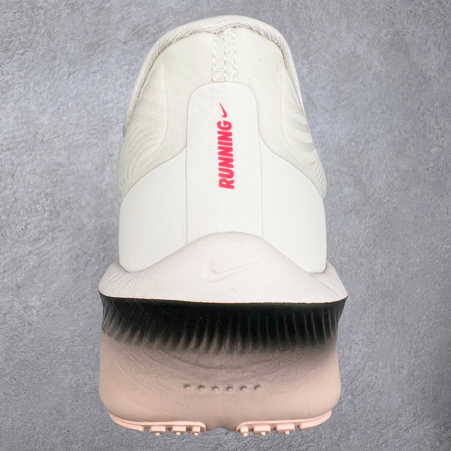 图片[8]-NK ZoomX Invincible Run Flyknit 6 轻量跑鞋 飞织低帮休闲运动慢跑鞋 厚底增高 老爹鞋 此鞋专为短跑运动员而生 是为 5 至 10 公里距离的赛事和训练打造 整体设计采用流线型的轻质工程网眼材质构成鞋面 并与其他 Running 旗舰鞋款同样搭载全脚掌 ZoomX 缓冲中底 搭配 Pebax 物料与橡胶外底 ZoomX StreakFly 首发配色以Prototype呈现 其灵感是来自开发期间的磨损测试 透过编号的标记与内侧的预期跑步距离突出研发过程 货号： FN8455-102 尺码：36 36.5 37.5 38 38.5 39 40 40.5 41 42 42.5 43 44 45-选品中心