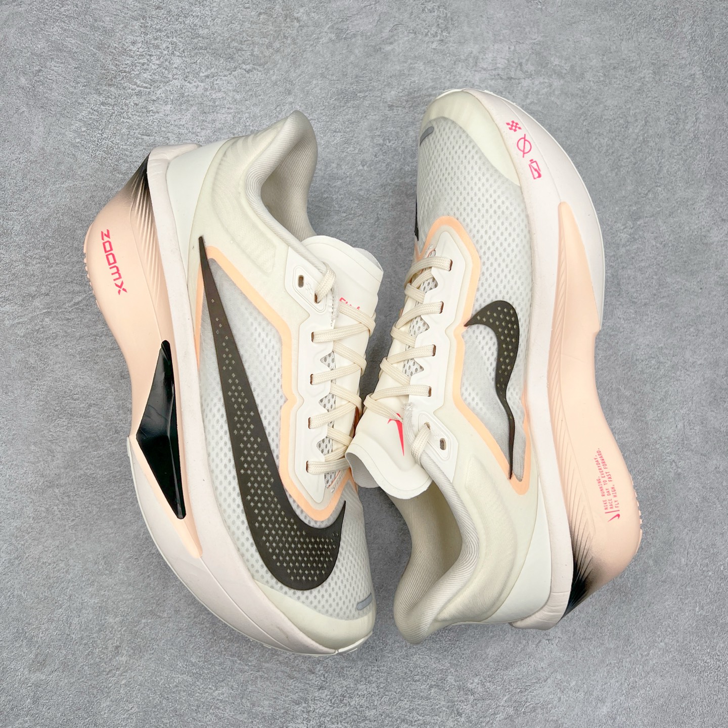 图片[3]-NK ZoomX Invincible Run Flyknit 6 轻量跑鞋 飞织低帮休闲运动慢跑鞋 厚底增高 老爹鞋 此鞋专为短跑运动员而生 是为 5 至 10 公里距离的赛事和训练打造 整体设计采用流线型的轻质工程网眼材质构成鞋面 并与其他 Running 旗舰鞋款同样搭载全脚掌 ZoomX 缓冲中底 搭配 Pebax 物料与橡胶外底 ZoomX StreakFly 首发配色以Prototype呈现 其灵感是来自开发期间的磨损测试 透过编号的标记与内侧的预期跑步距离突出研发过程 货号： FN8455-102 尺码：36 36.5 37.5 38 38.5 39 40 40.5 41 42 42.5 43 44 45-选品中心