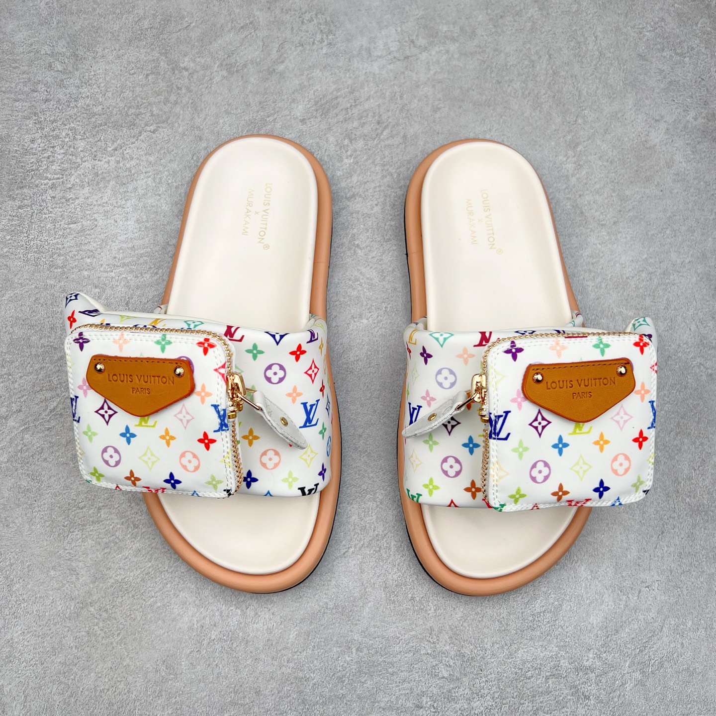图片[2]-Louis Vuitton lv 2024专柜 春夏新款 最高限定专柜上新 LV情侣厚底魔术贴拖鞋明星同款 网红博主推荐 原版开模 代购版本 Lv 原版3D打印老花 内里海绵 水台4.5CM 原版私膜 真皮大底 全套专柜包装尺码：35 36 37 38 39 40 41 42 43 44-选品中心