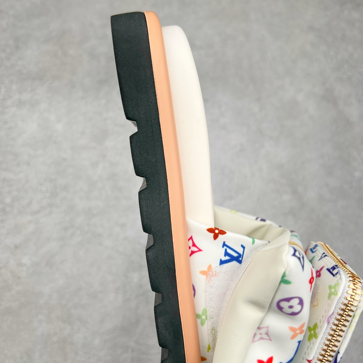 图片[6]-Louis Vuitton lv 2024专柜 春夏新款 最高限定专柜上新 LV情侣厚底魔术贴拖鞋明星同款 网红博主推荐 原版开模 代购版本 Lv 原版3D打印老花 内里海绵 水台4.5CM 原版私膜 真皮大底 全套专柜包装尺码：35 36 37 38 39 40 41 42 43 44-选品中心