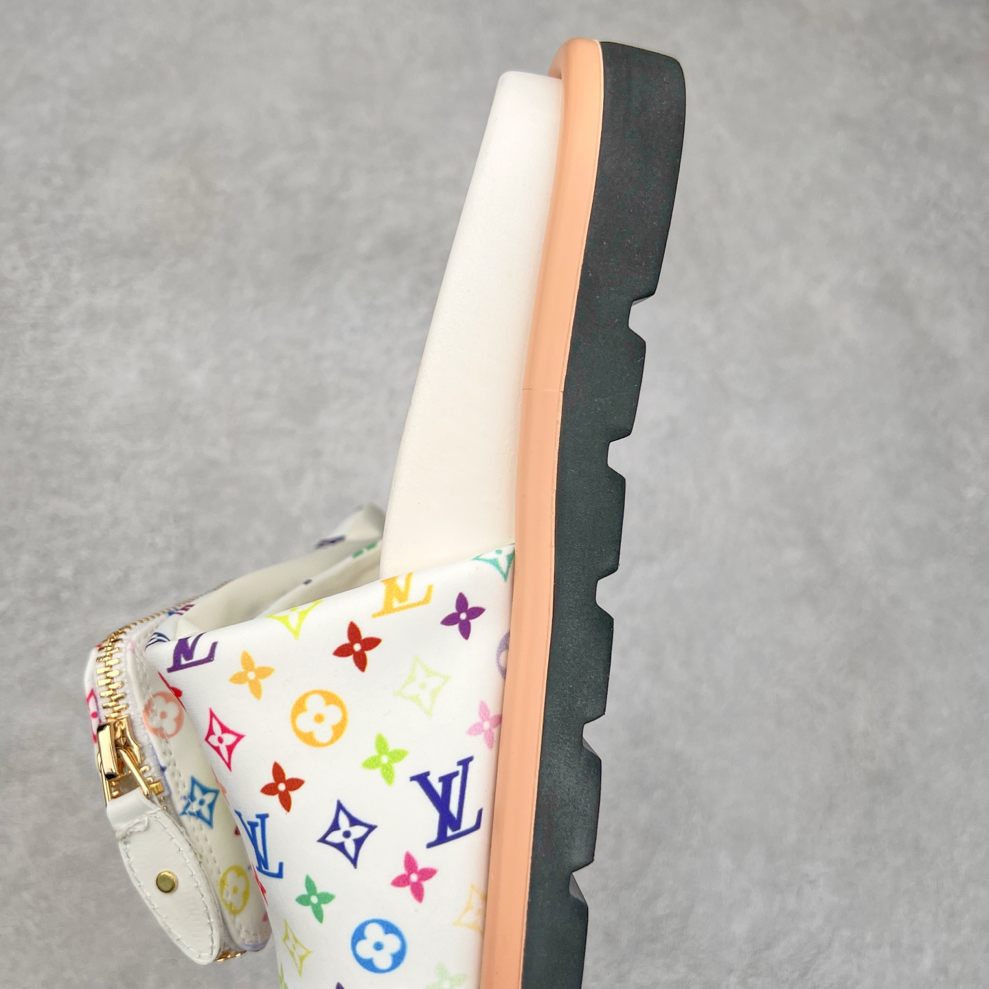 图片[7]-Louis Vuitton lv 2024专柜 春夏新款 最高限定专柜上新 LV情侣厚底魔术贴拖鞋明星同款 网红博主推荐 原版开模 代购版本 Lv 原版3D打印老花 内里海绵 水台4.5CM 原版私膜 真皮大底 全套专柜包装尺码：35 36 37 38 39 40 41 42 43 44-选品中心