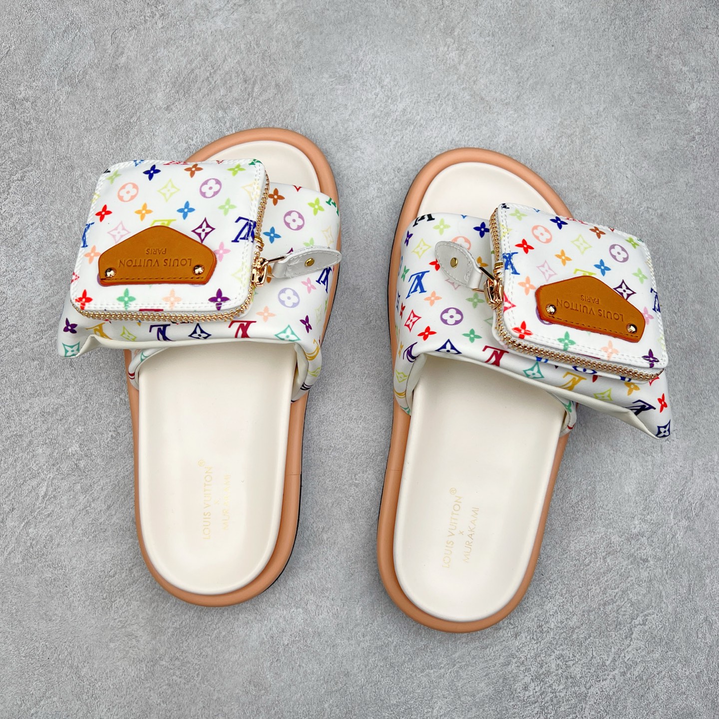 图片[3]-Louis Vuitton lv 2024专柜 春夏新款 最高限定专柜上新 LV情侣厚底魔术贴拖鞋明星同款 网红博主推荐 原版开模 代购版本 Lv 原版3D打印老花 内里海绵 水台4.5CM 原版私膜 真皮大底 全套专柜包装尺码：35 36 37 38 39 40 41 42 43 44-选品中心