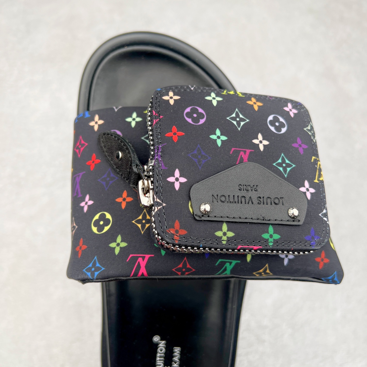 图片[4]-Louis Vuitton lv 2024专柜 春夏新款 最高限定专柜上新 LV情侣厚底魔术贴拖鞋明星同款 网红博主推荐 原版开模 代购版本 Lv 原版3D打印老花 内里海绵 水台4.5CM 原版私膜 真皮大底 全套专柜包装尺码：35 36 37 38 39 40 41 42 43 44-选品中心