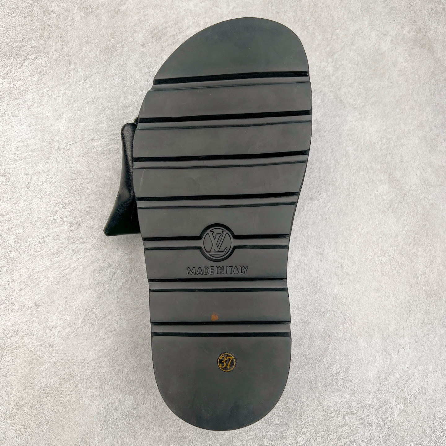 图片[9]-Louis Vuitton lv 2024专柜 春夏新款 最高限定专柜上新 LV情侣厚底魔术贴拖鞋明星同款 网红博主推荐 原版开模 代购版本 Lv 原版3D打印老花 内里海绵 水台4.5CM 原版私膜 真皮大底 全套专柜包装尺码：35 36 37 38 39 40 41 42 43 44-选品中心