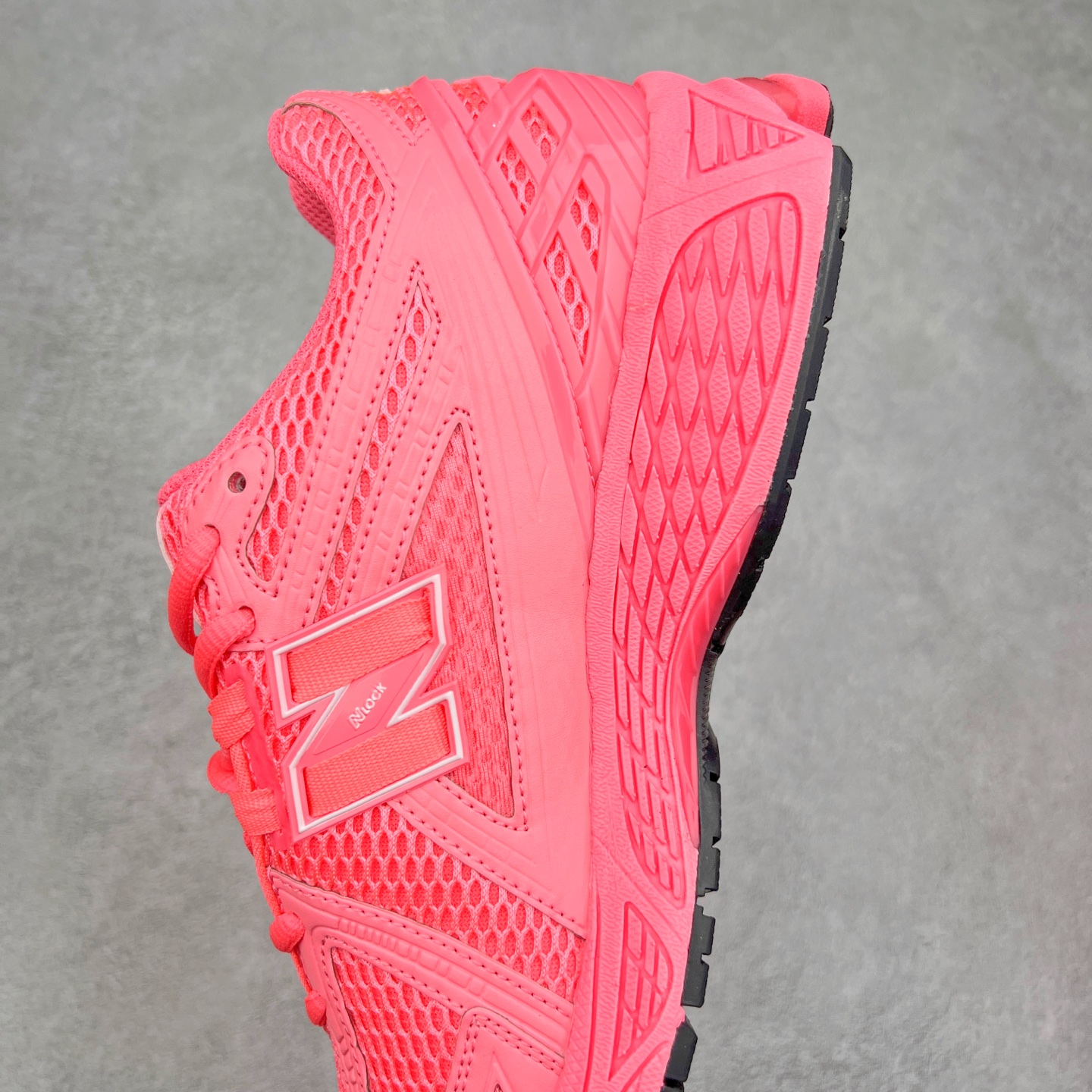 图片[7]-＃M3纯原 New Balance M1906R NB新百伦系列复古老爹风休闲运动慢跑鞋 日韩出口特供订单 全网最全配色 配套商长期套现长期补货 全新货品 正常出厂触屏不到的单价 超级跑量款 全套原楦原纸板原厂数据开发 进口三明治网面 原装进口翻毛皮料正确绒感卡色 正确中底拉帮中底网布细节 采用轻质牛剖革拼接透气网眼衬垫织物鞋面材质 T-Beam大底提供足步弓支撑 保持步态稳定 后跟搭载外露缓震胶 鞋身整体以各种深浅不一的灰色覆盖 鞋头以淡蓝色调装饰 网眼衬垫通过不规律的色块实现做旧的美感 泛黄的鞋底更是进一步增添了复古气息 尺码：36 37 37.5 38 38.5 39.5 40 40.5 41.5 42 42.5 43 44 45-选品中心