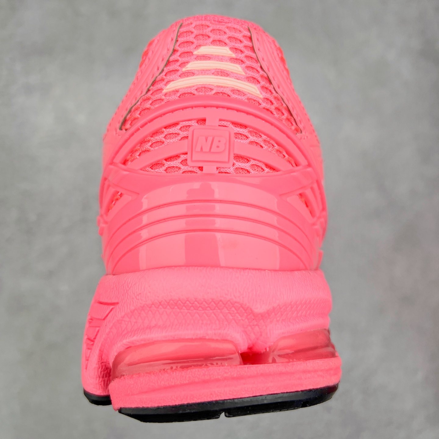 图片[8]-＃M3纯原 New Balance M1906R NB新百伦系列复古老爹风休闲运动慢跑鞋 日韩出口特供订单 全网最全配色 配套商长期套现长期补货 全新货品 正常出厂触屏不到的单价 超级跑量款 全套原楦原纸板原厂数据开发 进口三明治网面 原装进口翻毛皮料正确绒感卡色 正确中底拉帮中底网布细节 采用轻质牛剖革拼接透气网眼衬垫织物鞋面材质 T-Beam大底提供足步弓支撑 保持步态稳定 后跟搭载外露缓震胶 鞋身整体以各种深浅不一的灰色覆盖 鞋头以淡蓝色调装饰 网眼衬垫通过不规律的色块实现做旧的美感 泛黄的鞋底更是进一步增添了复古气息 尺码：36 37 37.5 38 38.5 39.5 40 40.5 41.5 42 42.5 43 44 45-选品中心