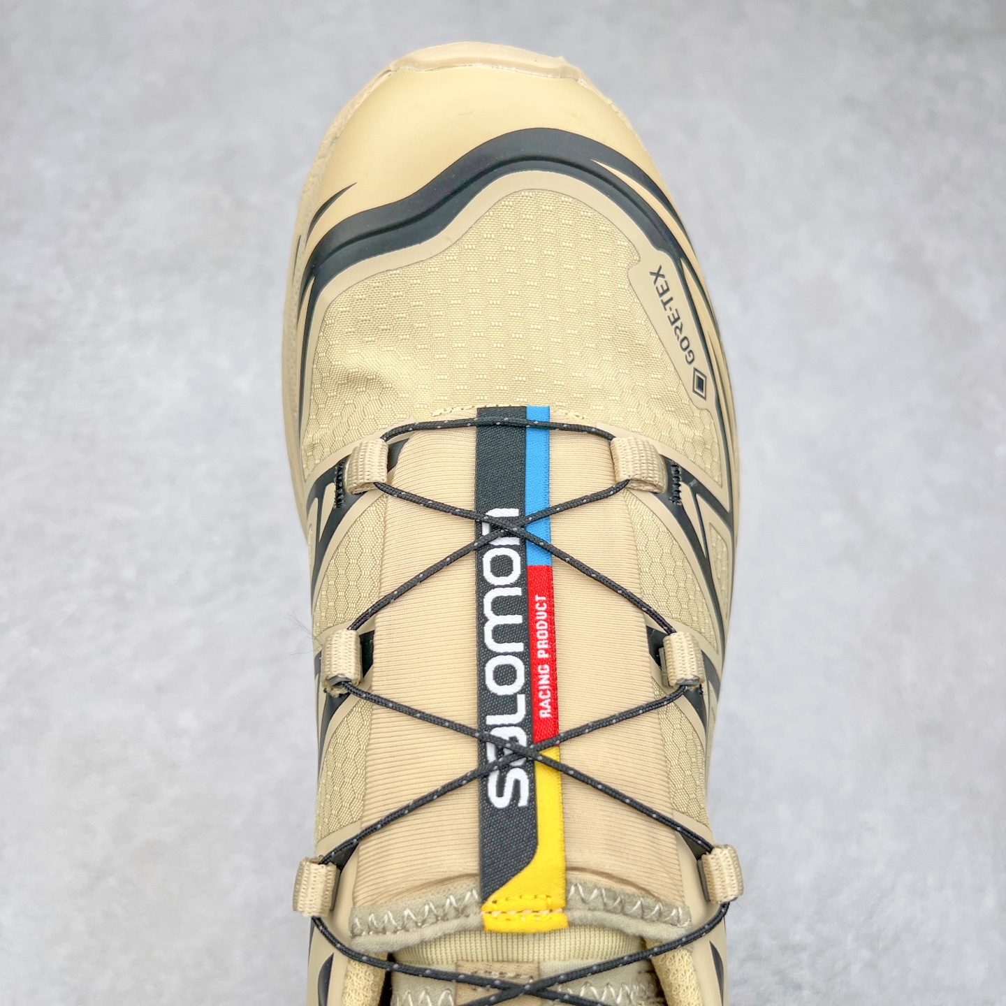 图片[4]-＃S版 Salomon XT-6 萨洛蒙复古潮流户外机能登山跑鞋 纯原外贸平台特供订单 耗时半年巨作 全套原纸板楦头开发 原厂特供网布配套加持 确保原汁原味 完美呈现版型 原档数据独家私模五层组合大底 男女鞋同步官方开发至46.5 原装Ortholite轻量化鞋垫 中底布带钢印编号 原厂TPU锁扣 进口港宝加持 后跟自然饱满 还原公司包裹性 鞋面以“锯齿”状的包裹系统呈现 在基色底之下加入了各种色点缀 将公司的最新技术和时尚前卫的造型融入耐用的长跑款式中 鞋面由 TPU 薄膜制成 并焊接在高耐磨网眼上 使其既时尚又坚固 由 ACS底盘支撑 可增强稳定性和支撑力 以及由橡胶凸耳 Contragrip外底覆盖的 EVA 缓冲中底 旨在应对崎岖的地形 鞋舌上的彩色Salomon 标签、Quicklace 系统以及鞋头、鞋舌和鞋跟上的附加品牌使细节更加完美 让穿着者可以轻松驾驭户外与通勤下的任何运动生活场景 无缝鞋身户外随意纵横 颜值与脚感兼备 出街通勤 绝对非常吸睛 你值得拥有 尺码：36 36.5 37.5 38 38.5 39 40 40.5 41 42 42.5 43 44 44.5 45 46 46.5 注意：偏小1码-选品中心