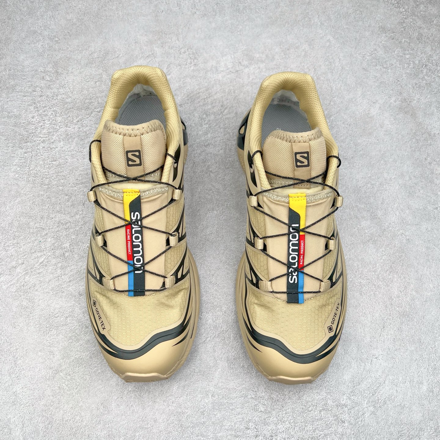 图片[2]-＃S版 Salomon XT-6 萨洛蒙复古潮流户外机能登山跑鞋 纯原外贸平台特供订单 耗时半年巨作 全套原纸板楦头开发 原厂特供网布配套加持 确保原汁原味 完美呈现版型 原档数据独家私模五层组合大底 男女鞋同步官方开发至46.5 原装Ortholite轻量化鞋垫 中底布带钢印编号 原厂TPU锁扣 进口港宝加持 后跟自然饱满 还原公司包裹性 鞋面以“锯齿”状的包裹系统呈现 在基色底之下加入了各种色点缀 将公司的最新技术和时尚前卫的造型融入耐用的长跑款式中 鞋面由 TPU 薄膜制成 并焊接在高耐磨网眼上 使其既时尚又坚固 由 ACS底盘支撑 可增强稳定性和支撑力 以及由橡胶凸耳 Contragrip外底覆盖的 EVA 缓冲中底 旨在应对崎岖的地形 鞋舌上的彩色Salomon 标签、Quicklace 系统以及鞋头、鞋舌和鞋跟上的附加品牌使细节更加完美 让穿着者可以轻松驾驭户外与通勤下的任何运动生活场景 无缝鞋身户外随意纵横 颜值与脚感兼备 出街通勤 绝对非常吸睛 你值得拥有 尺码：36 36.5 37.5 38 38.5 39 40 40.5 41 42 42.5 43 44 44.5 45 46 46.5 注意：偏小1码-选品中心