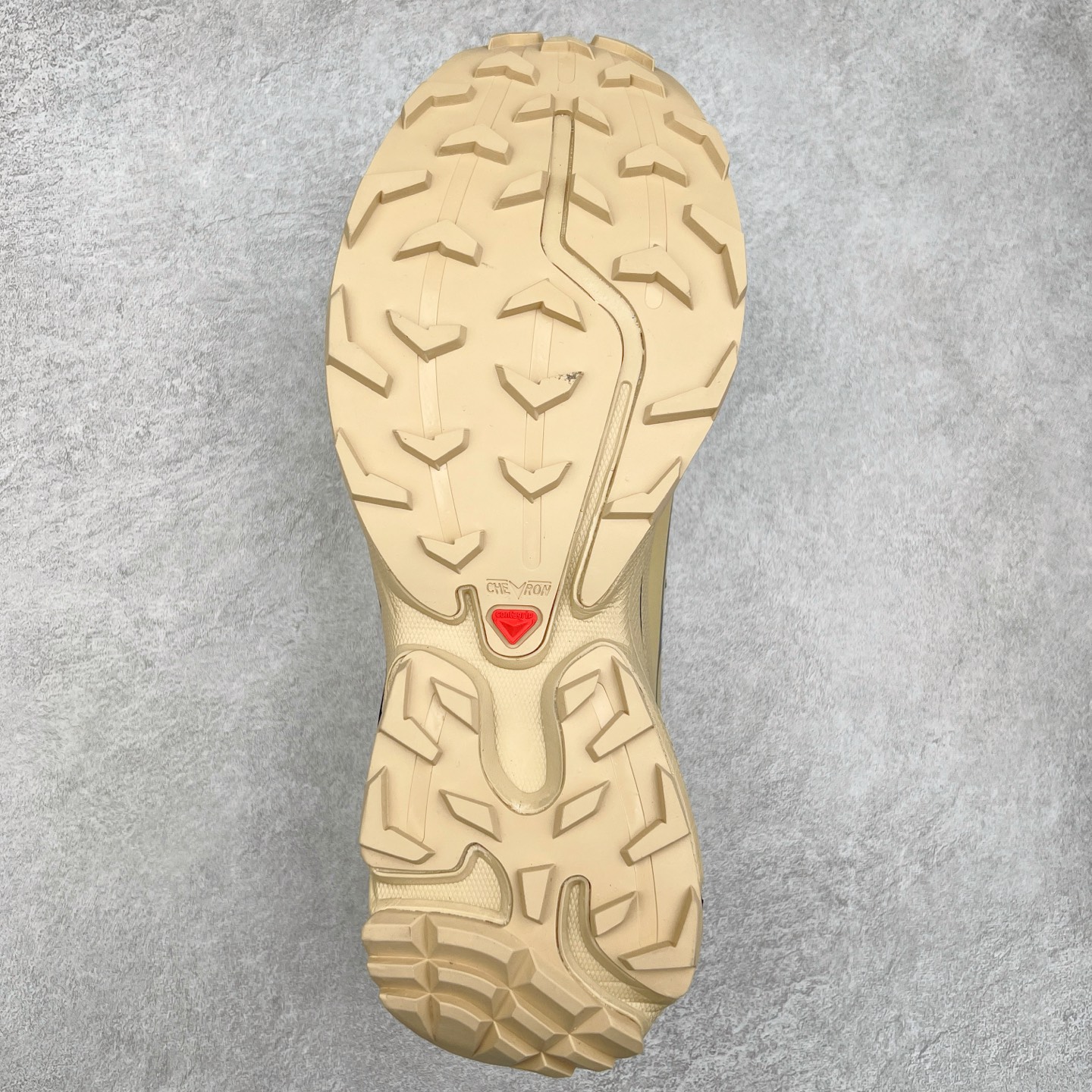 图片[9]-＃S版 Salomon XT-6 萨洛蒙复古潮流户外机能登山跑鞋 纯原外贸平台特供订单 耗时半年巨作 全套原纸板楦头开发 原厂特供网布配套加持 确保原汁原味 完美呈现版型 原档数据独家私模五层组合大底 男女鞋同步官方开发至46.5 原装Ortholite轻量化鞋垫 中底布带钢印编号 原厂TPU锁扣 进口港宝加持 后跟自然饱满 还原公司包裹性 鞋面以“锯齿”状的包裹系统呈现 在基色底之下加入了各种色点缀 将公司的最新技术和时尚前卫的造型融入耐用的长跑款式中 鞋面由 TPU 薄膜制成 并焊接在高耐磨网眼上 使其既时尚又坚固 由 ACS底盘支撑 可增强稳定性和支撑力 以及由橡胶凸耳 Contragrip外底覆盖的 EVA 缓冲中底 旨在应对崎岖的地形 鞋舌上的彩色Salomon 标签、Quicklace 系统以及鞋头、鞋舌和鞋跟上的附加品牌使细节更加完美 让穿着者可以轻松驾驭户外与通勤下的任何运动生活场景 无缝鞋身户外随意纵横 颜值与脚感兼备 出街通勤 绝对非常吸睛 你值得拥有 尺码：36 36.5 37.5 38 38.5 39 40 40.5 41 42 42.5 43 44 44.5 45 46 46.5 注意：偏小1码-选品中心