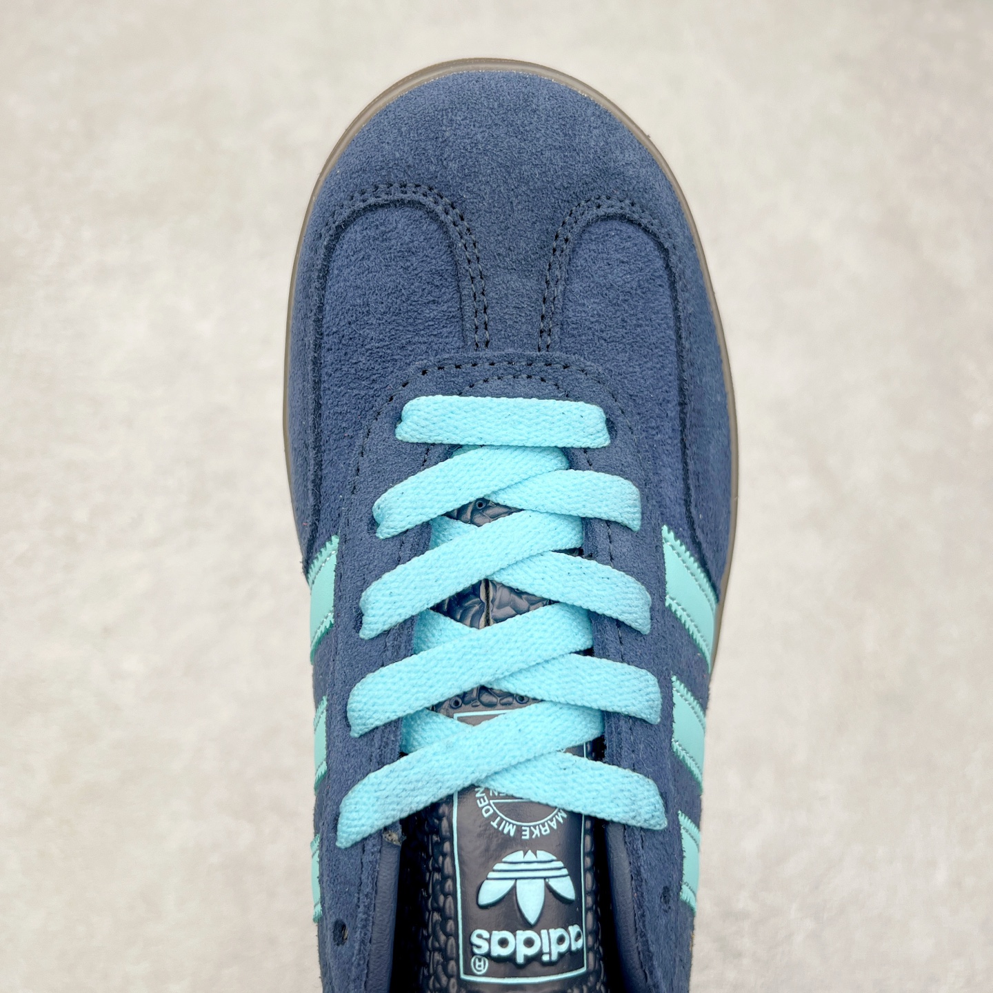 图片[4]-AD Gazelle Indoor Trainers 羚羊内训系列低帮复古百搭休闲运动德训风板鞋 JI2587 90年代经典的复刻版！自60年代以足球训练鞋面世以来,Gazelle就以其经典设计席卷全球。1991年版本的复刻,再造经典Gazelle。采用皮革打造,搭配浊色细节,让这款经典更加简约。尺码：36 36⅔ 37⅓ 38 38⅔ 39⅓ 40 40⅔ 41⅓ 42 42⅔ 43⅓ 44 45-选品中心