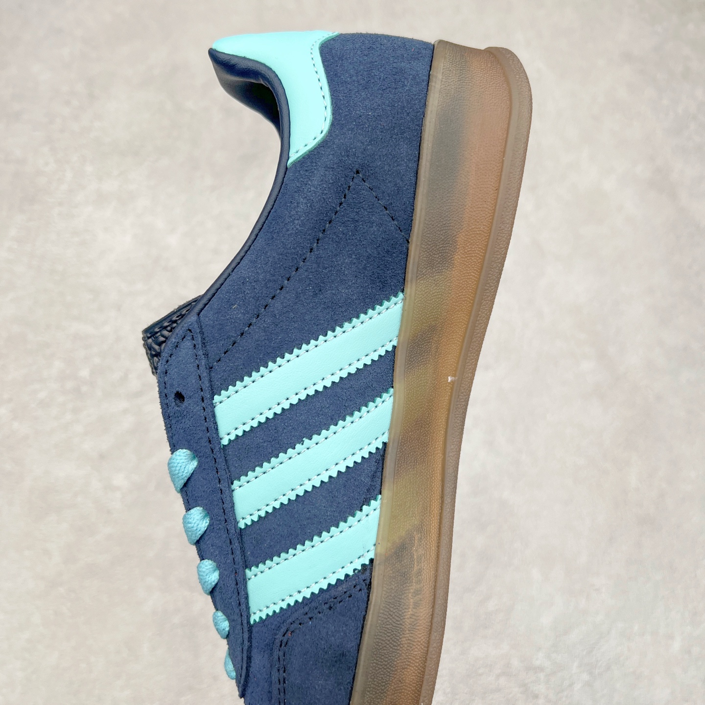 图片[7]-AD Gazelle Indoor Trainers 羚羊内训系列低帮复古百搭休闲运动德训风板鞋 JI2587 90年代经典的复刻版！自60年代以足球训练鞋面世以来,Gazelle就以其经典设计席卷全球。1991年版本的复刻,再造经典Gazelle。采用皮革打造,搭配浊色细节,让这款经典更加简约。尺码：36 36⅔ 37⅓ 38 38⅔ 39⅓ 40 40⅔ 41⅓ 42 42⅔ 43⅓ 44 45-选品中心