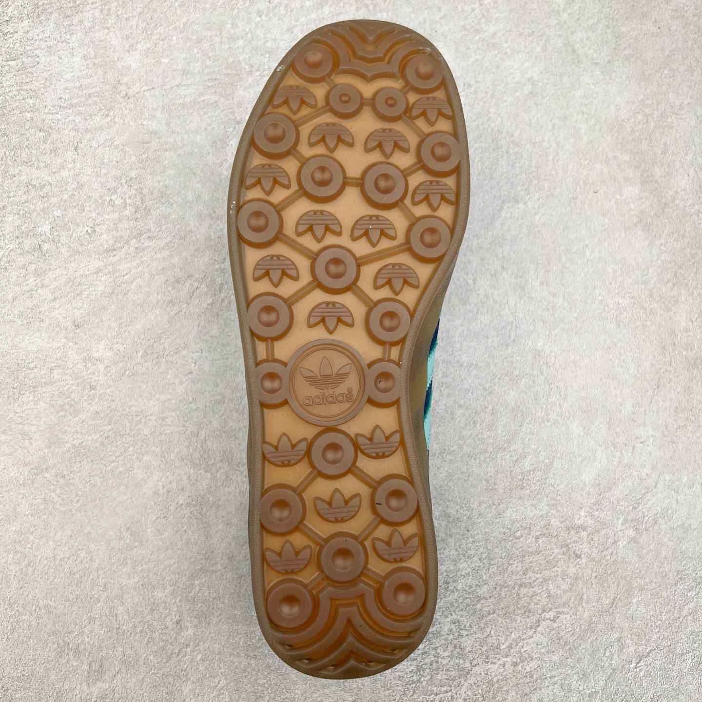 图片[9]-AD Gazelle Indoor Trainers 羚羊内训系列低帮复古百搭休闲运动德训风板鞋 JI2587 90年代经典的复刻版！自60年代以足球训练鞋面世以来,Gazelle就以其经典设计席卷全球。1991年版本的复刻,再造经典Gazelle。采用皮革打造,搭配浊色细节,让这款经典更加简约。尺码：36 36⅔ 37⅓ 38 38⅔ 39⅓ 40 40⅔ 41⅓ 42 42⅔ 43⅓ 44 45-选品中心