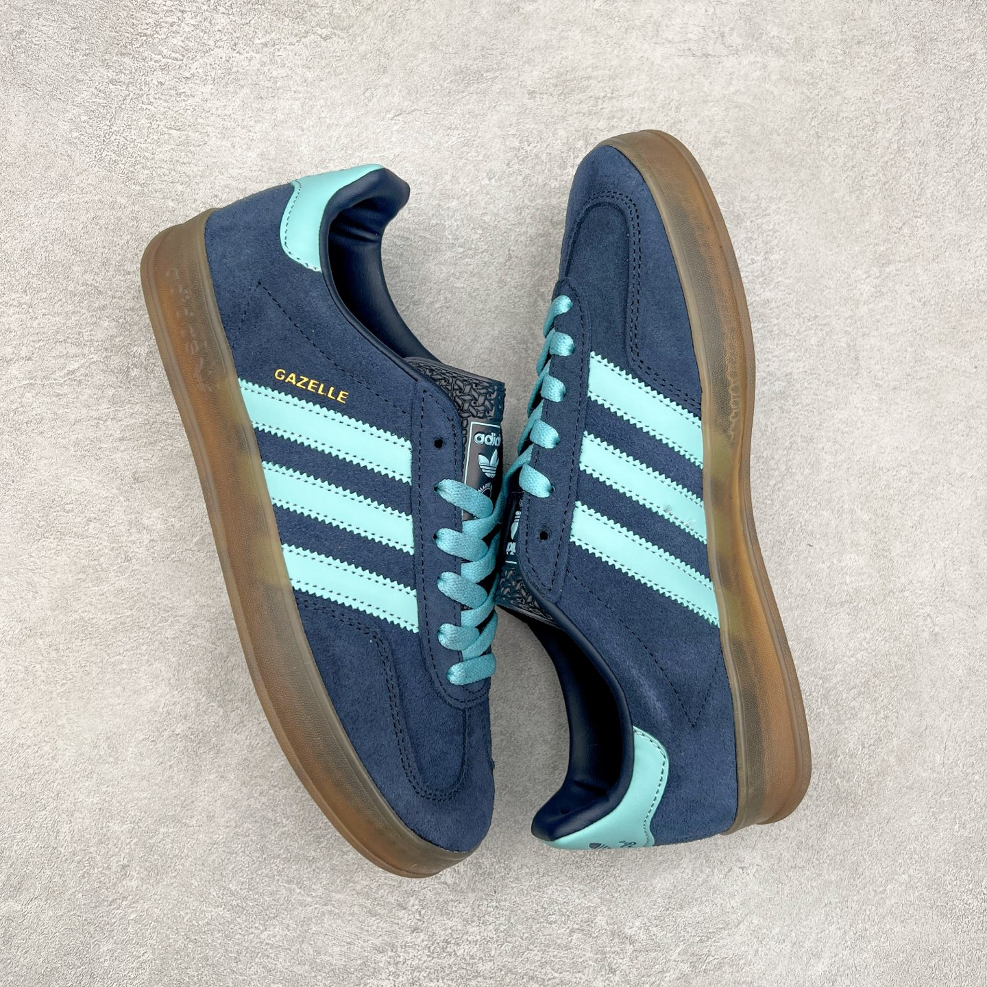 图片[3]-AD Gazelle Indoor Trainers 羚羊内训系列低帮复古百搭休闲运动德训风板鞋 JI2587 90年代经典的复刻版！自60年代以足球训练鞋面世以来,Gazelle就以其经典设计席卷全球。1991年版本的复刻,再造经典Gazelle。采用皮革打造,搭配浊色细节,让这款经典更加简约。尺码：36 36⅔ 37⅓ 38 38⅔ 39⅓ 40 40⅔ 41⅓ 42 42⅔ 43⅓ 44 45-选品中心