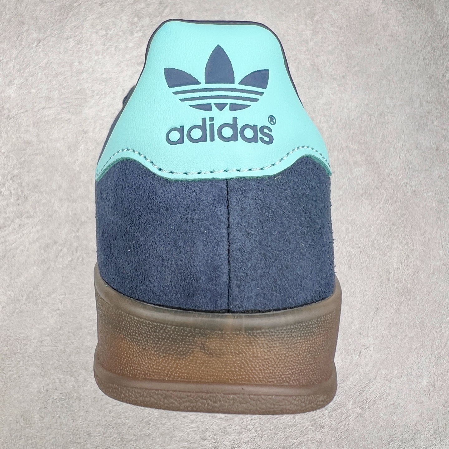 图片[8]-AD Gazelle Indoor Trainers 羚羊内训系列低帮复古百搭休闲运动德训风板鞋 JI2587 90年代经典的复刻版！自60年代以足球训练鞋面世以来,Gazelle就以其经典设计席卷全球。1991年版本的复刻,再造经典Gazelle。采用皮革打造,搭配浊色细节,让这款经典更加简约。尺码：36 36⅔ 37⅓ 38 38⅔ 39⅓ 40 40⅔ 41⅓ 42 42⅔ 43⅓ 44 45-选品中心