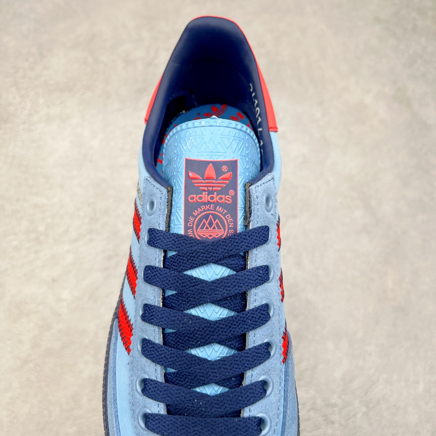 图片[5]-AD Originals Handball SPZL 手球运动员系列百搭休闲运动板鞋 IH3312 这款来自阿迪达斯的这款HANDBALL SPZL前身是一双手球运动鞋，这一次拿来复刻，所以鞋面的主要色彩选用了黑色， 鞋面外侧除了Spezial字母之外还有三叶草标志。Handball SPZL作为复古手球训练鞋与作为室内足球鞋的Samba有着异曲同工之处，但是质感更为出众的鞋身以及丰富的配色选择比起Samba来讲可以说是更胜一筹了！尺码：36 36⅔ 37⅓ 38 38⅔ 39⅓ 40 40⅔ 41⅓ 42 42⅔ 43⅓ 44 45-选品中心