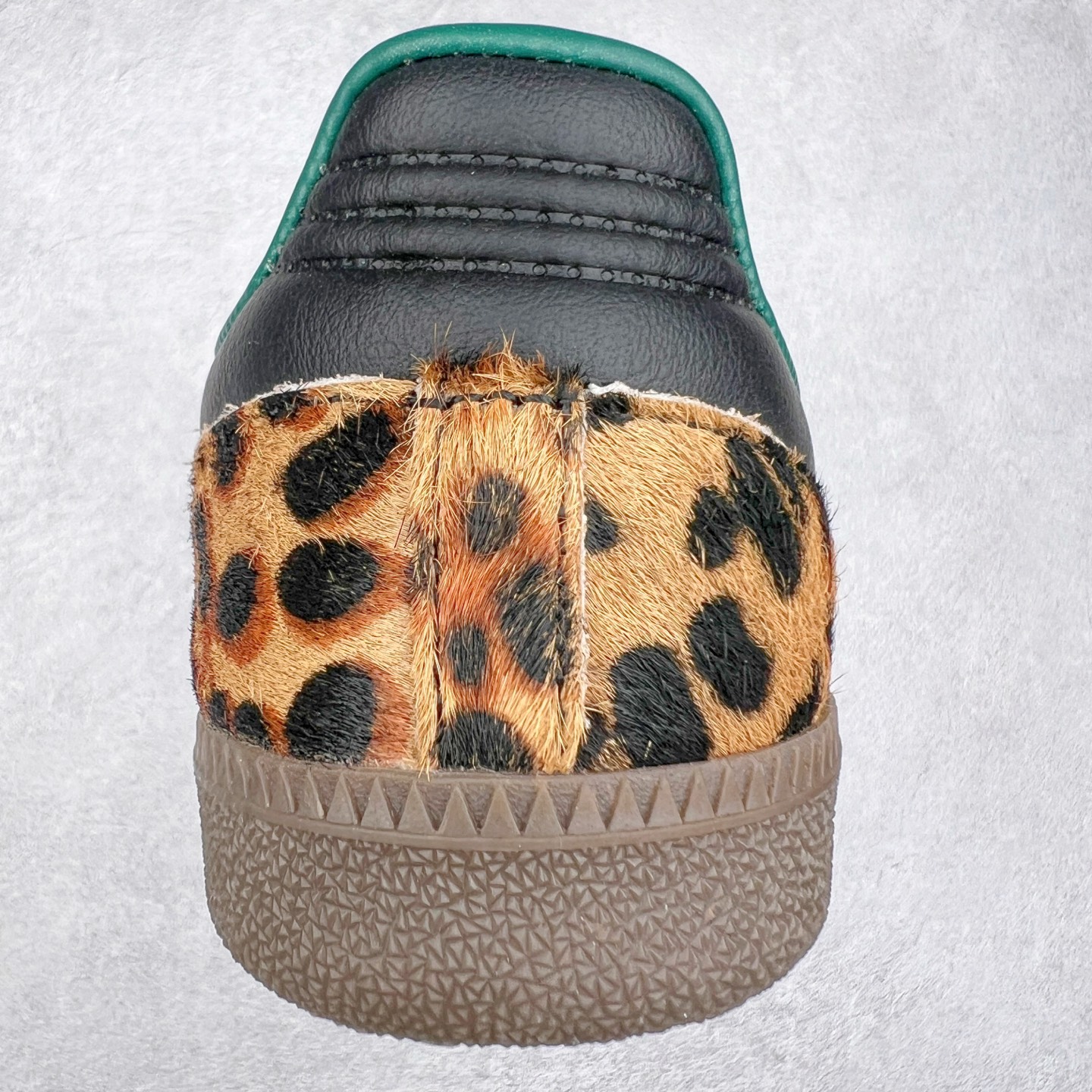 图片[8]-AD Original Samba OG 复古经典轻便板鞋 JI2735 这款桑巴鞋展示了高质量的工艺 带有装饰的超锁缝制和无缝的手感 柔软、柔软的皮革造型和标志性的3条纹完成了精致的外观 正规合身鞋带 鞋面上有绒面鞋垫 橡胶鞋底 享受正畸套筒软感 自50年代首次亮相以来就一直在赢得粉丝的青睐 尺码：36 36.5 37.5 38 38.5 39 40 40.5 41 42 42.5 43 44 44.5 45-选品中心