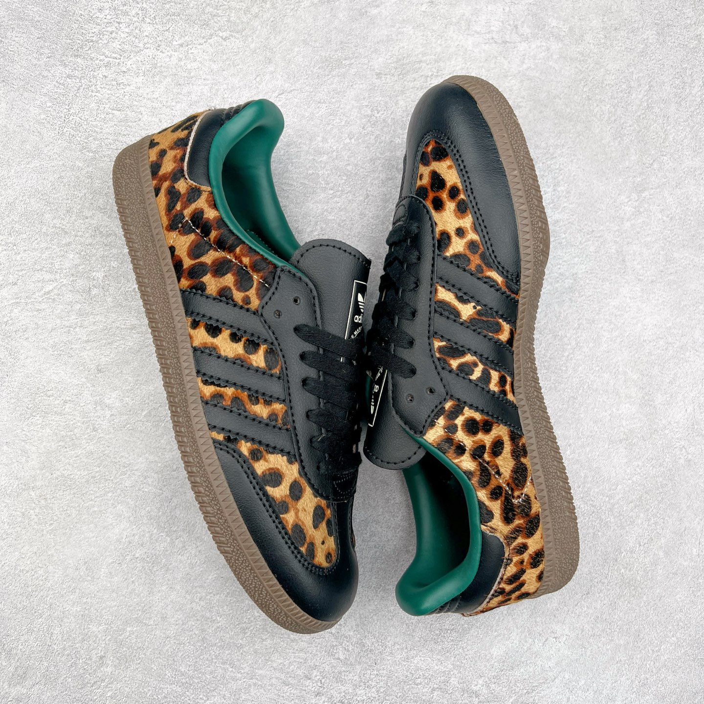 图片[3]-AD Original Samba OG 复古经典轻便板鞋 JI2735 这款桑巴鞋展示了高质量的工艺 带有装饰的超锁缝制和无缝的手感 柔软、柔软的皮革造型和标志性的3条纹完成了精致的外观 正规合身鞋带 鞋面上有绒面鞋垫 橡胶鞋底 享受正畸套筒软感 自50年代首次亮相以来就一直在赢得粉丝的青睐 尺码：36 36.5 37.5 38 38.5 39 40 40.5 41 42 42.5 43 44 44.5 45-选品中心